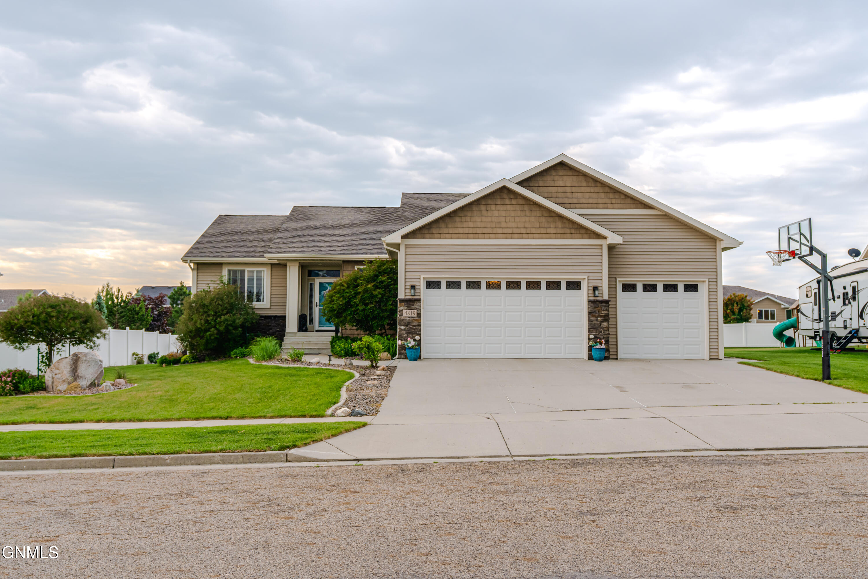 main property photo 90