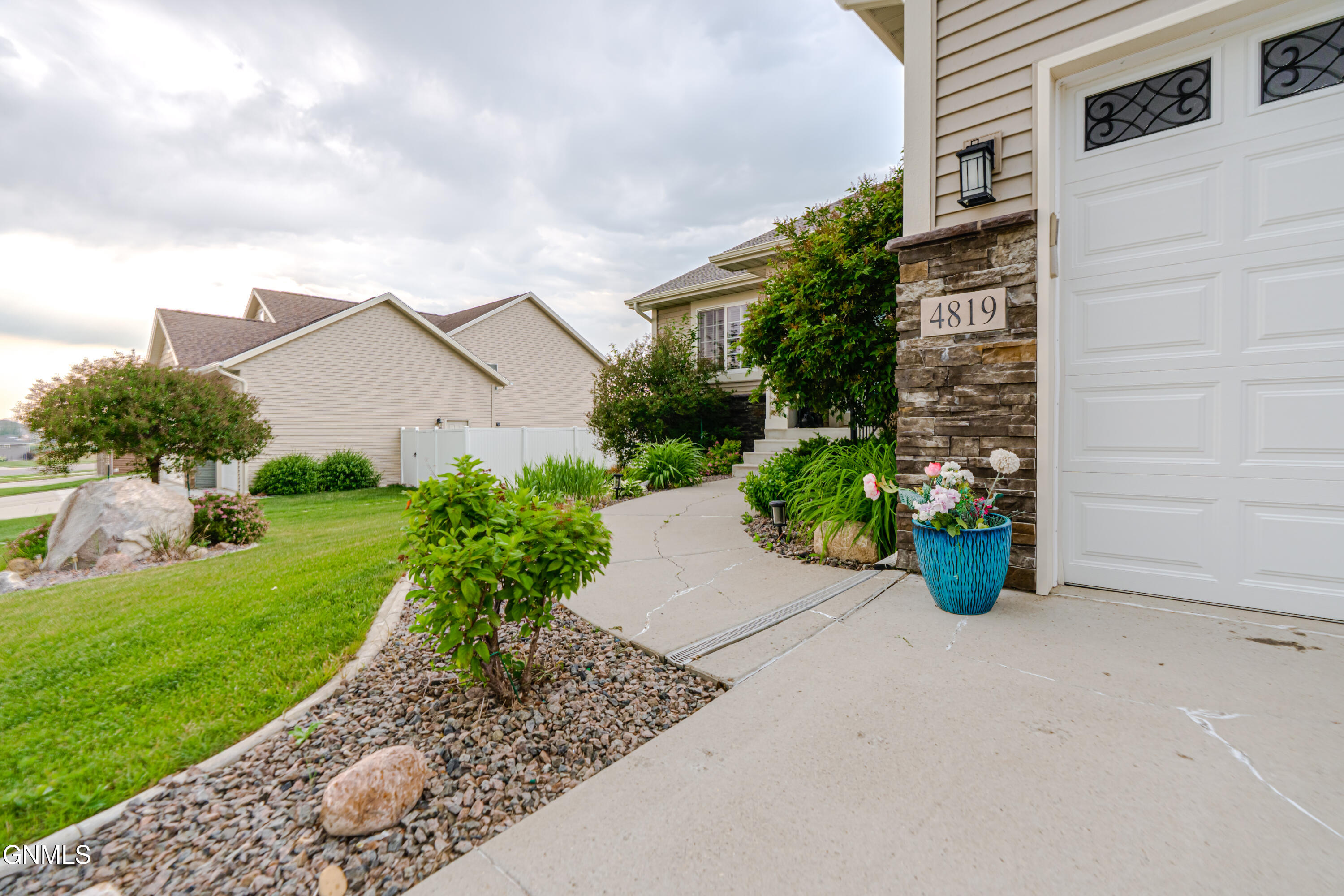 main property photo 94