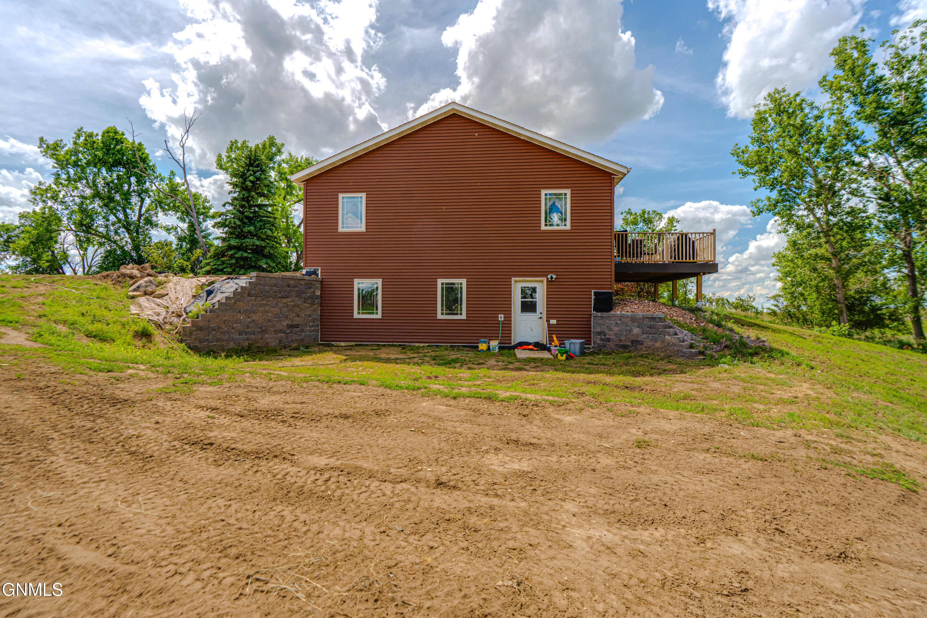 main property photo 90
