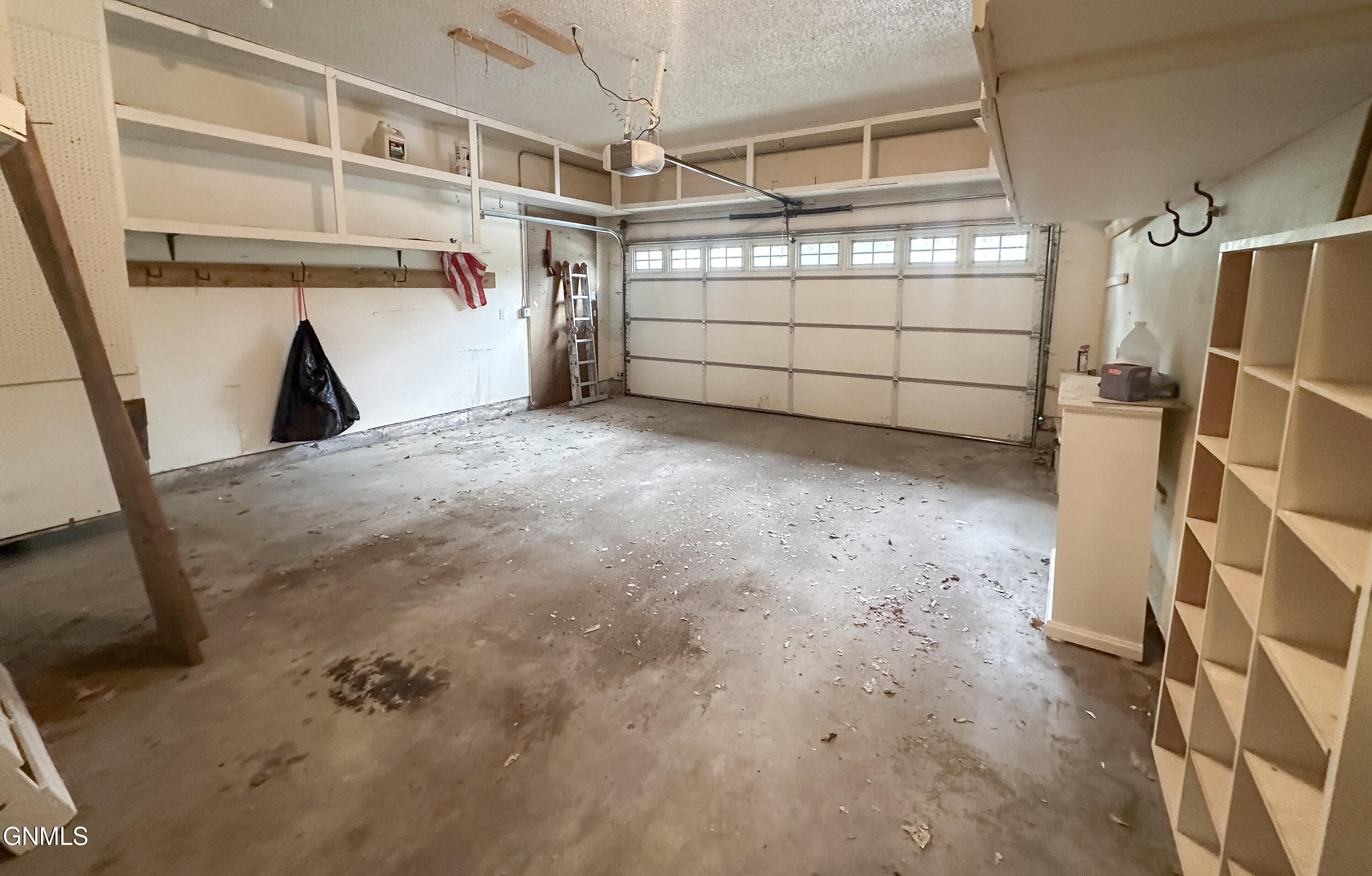main property photo 45