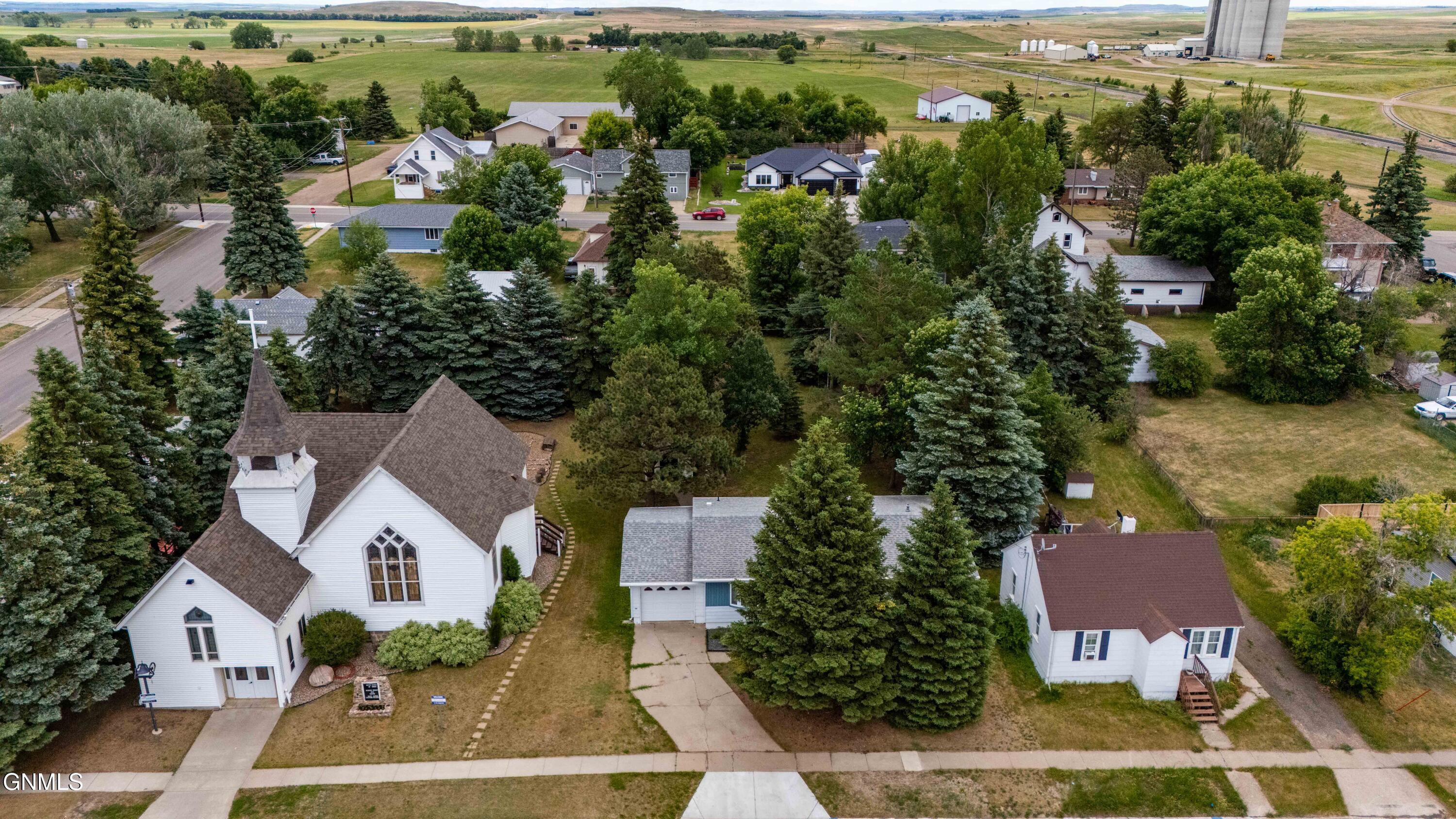 main property photo 8