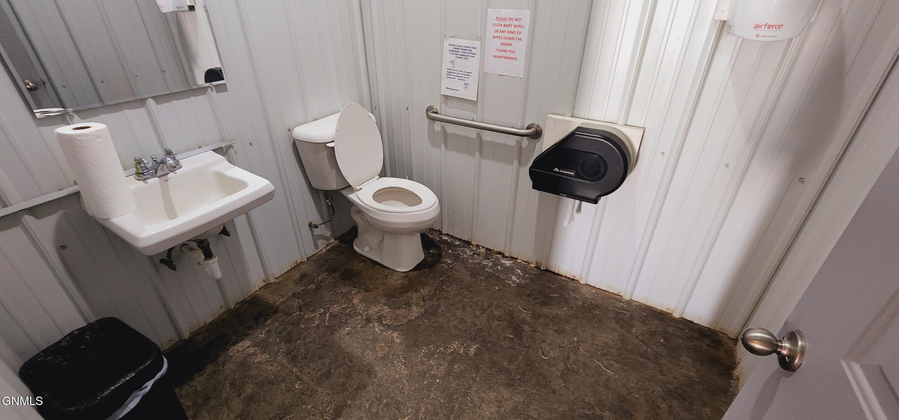 main property photo 28