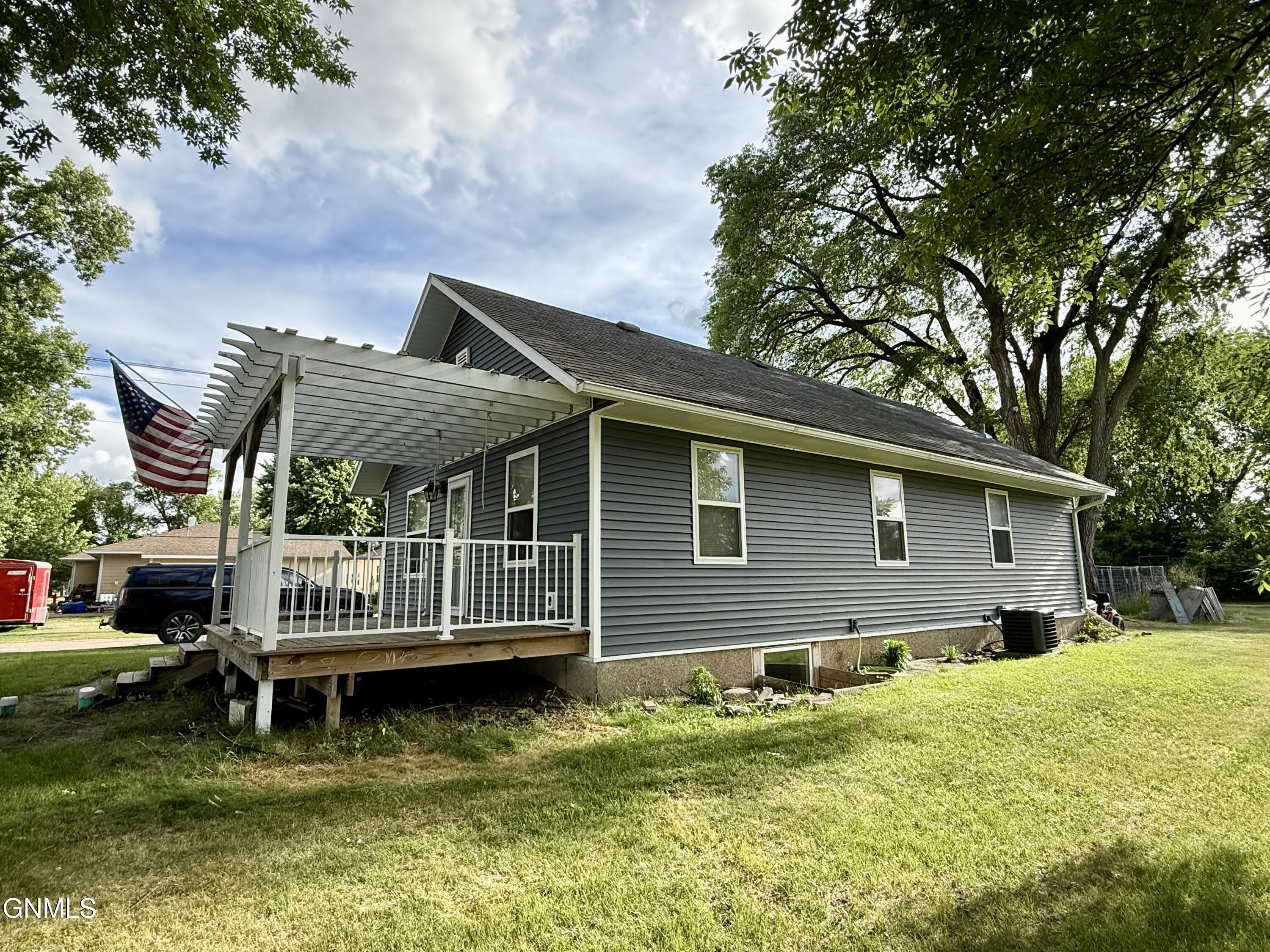 main property photo 28