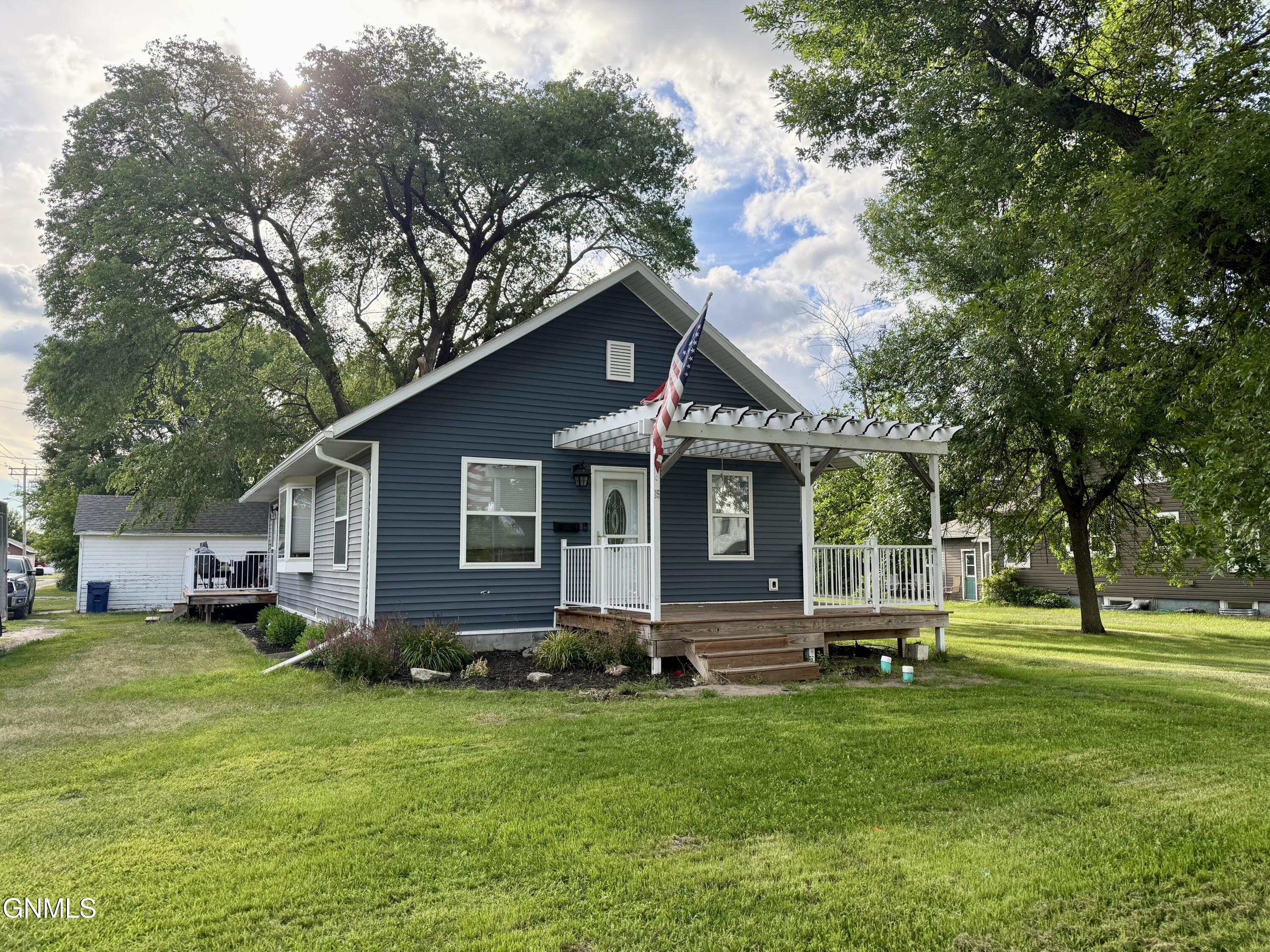 main property photo 29
