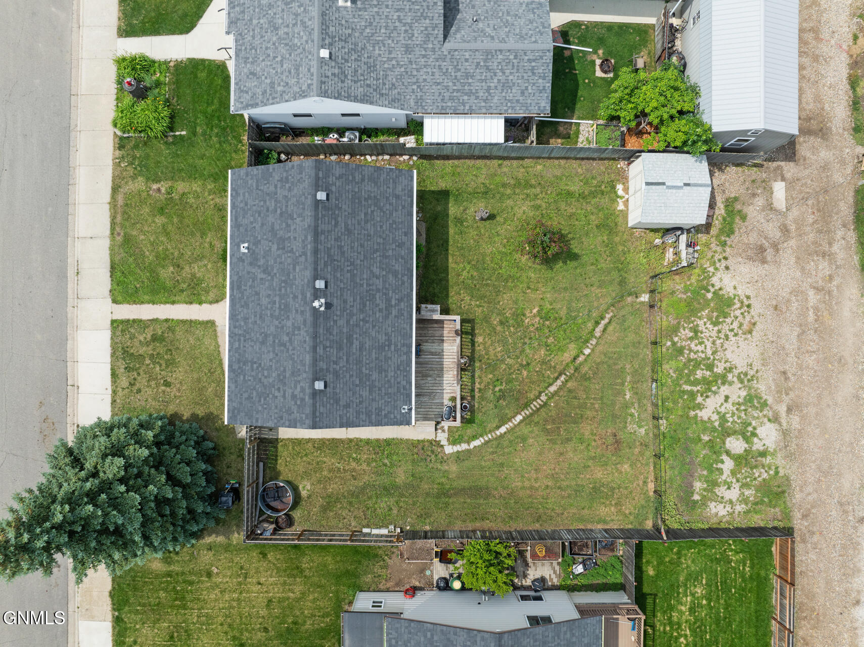main property photo 9