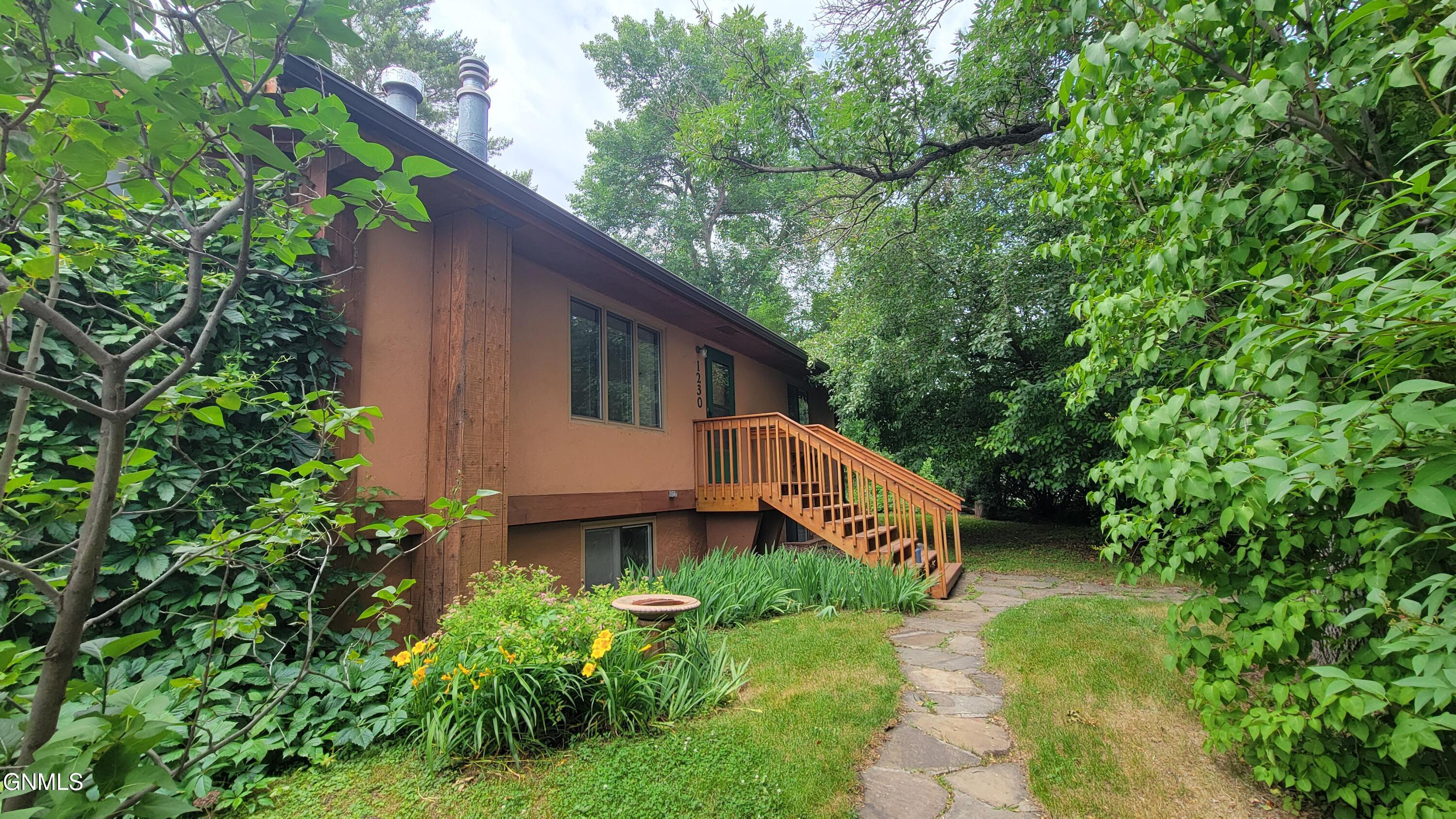 main property photo 30