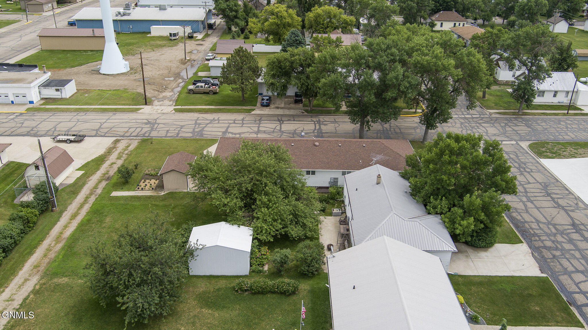 main property photo 33