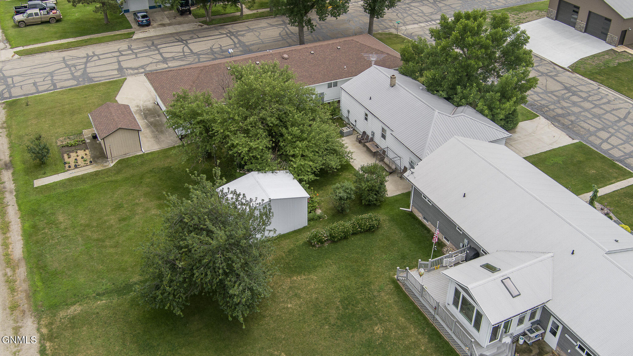 main property photo 35