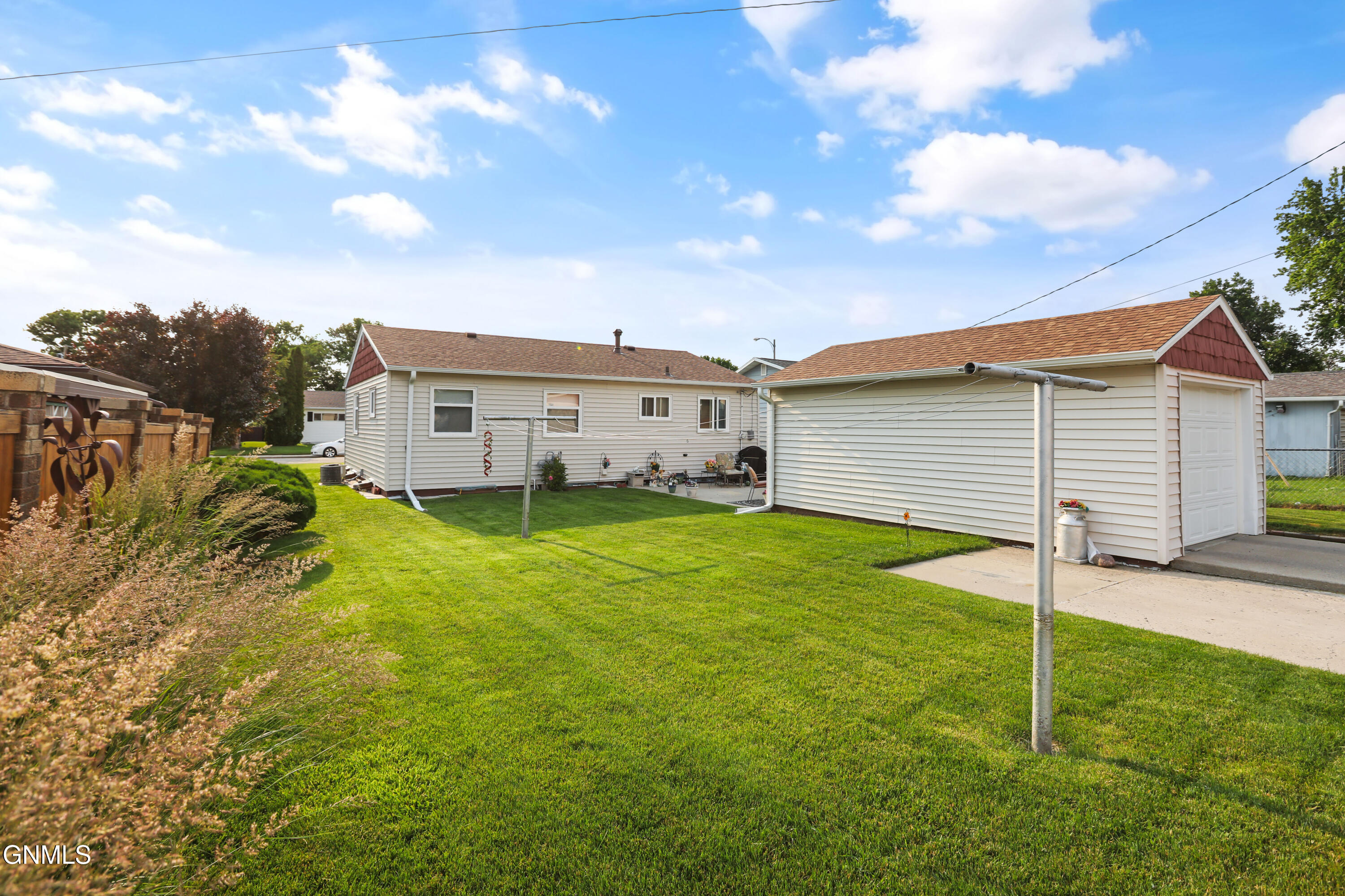 main property photo 25