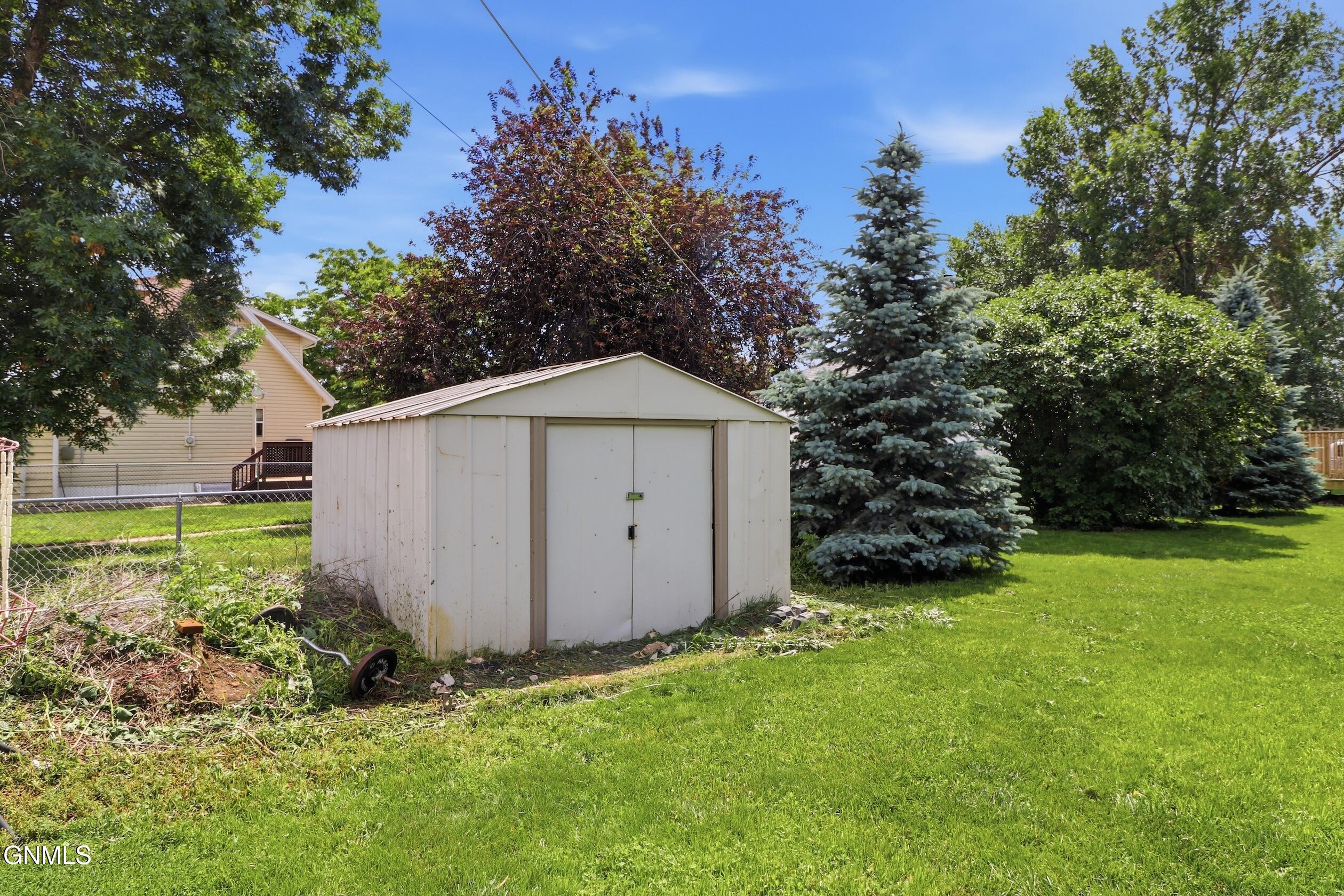 main property photo 8