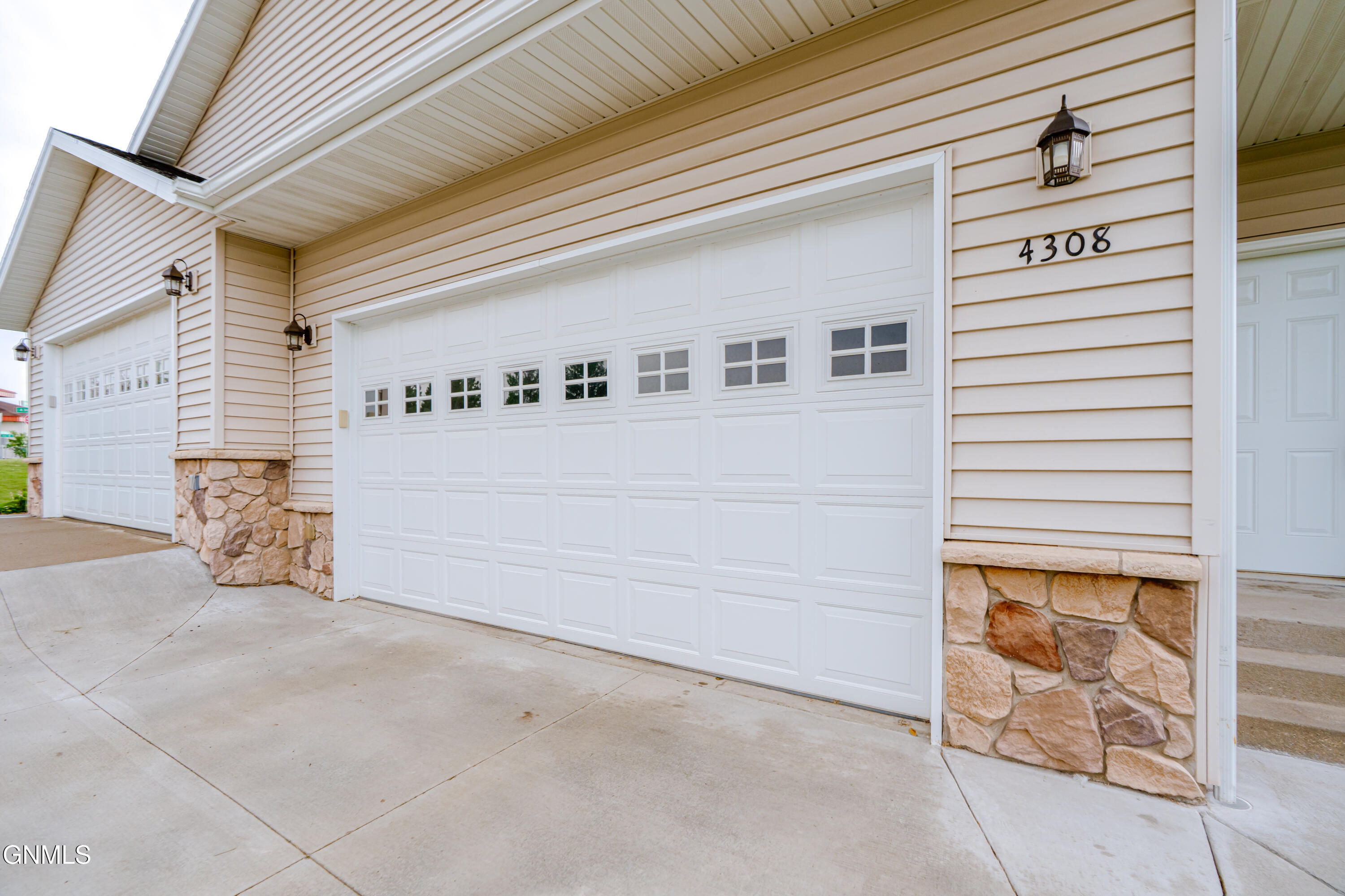 main property photo 70