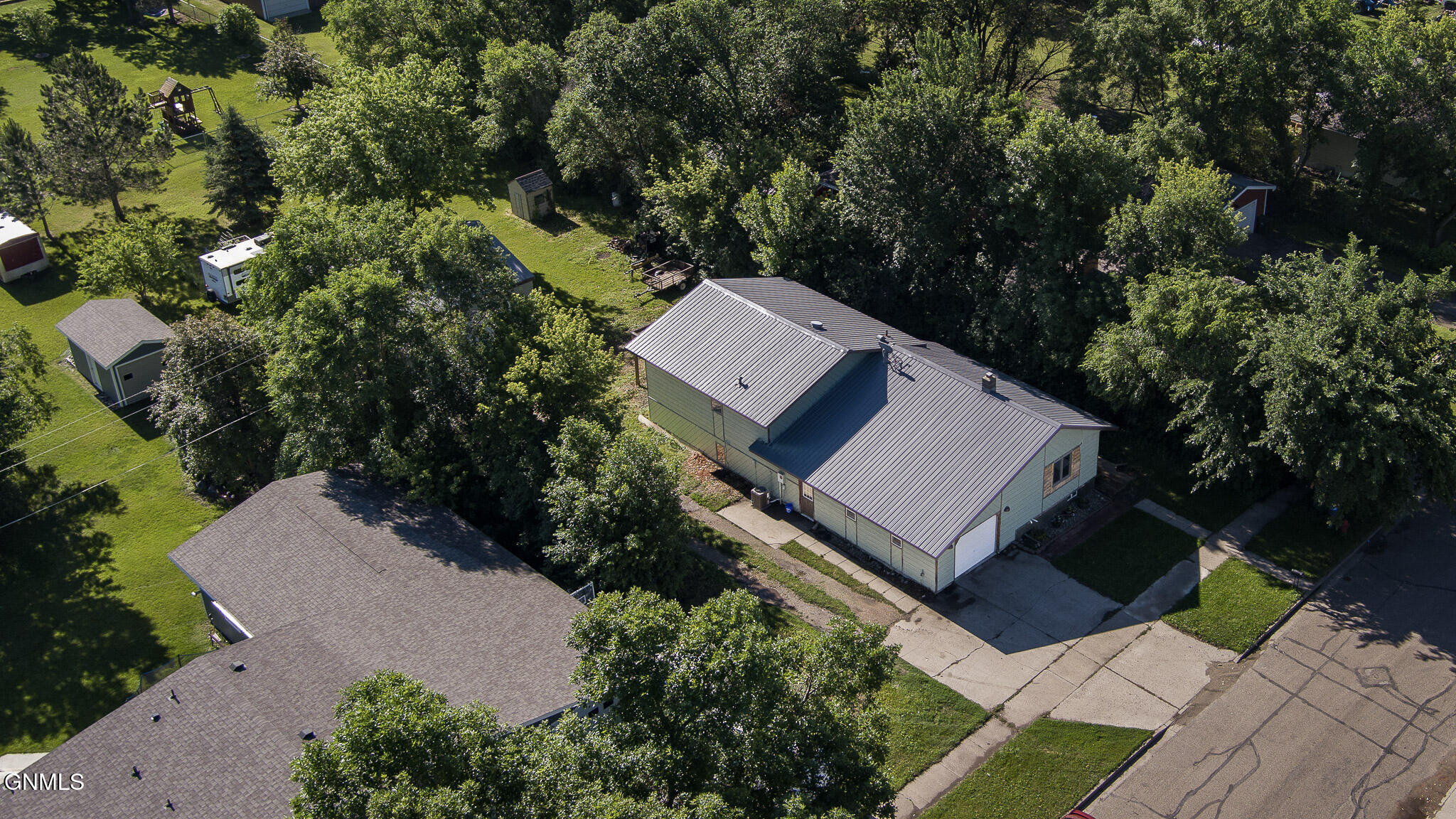main property photo 47