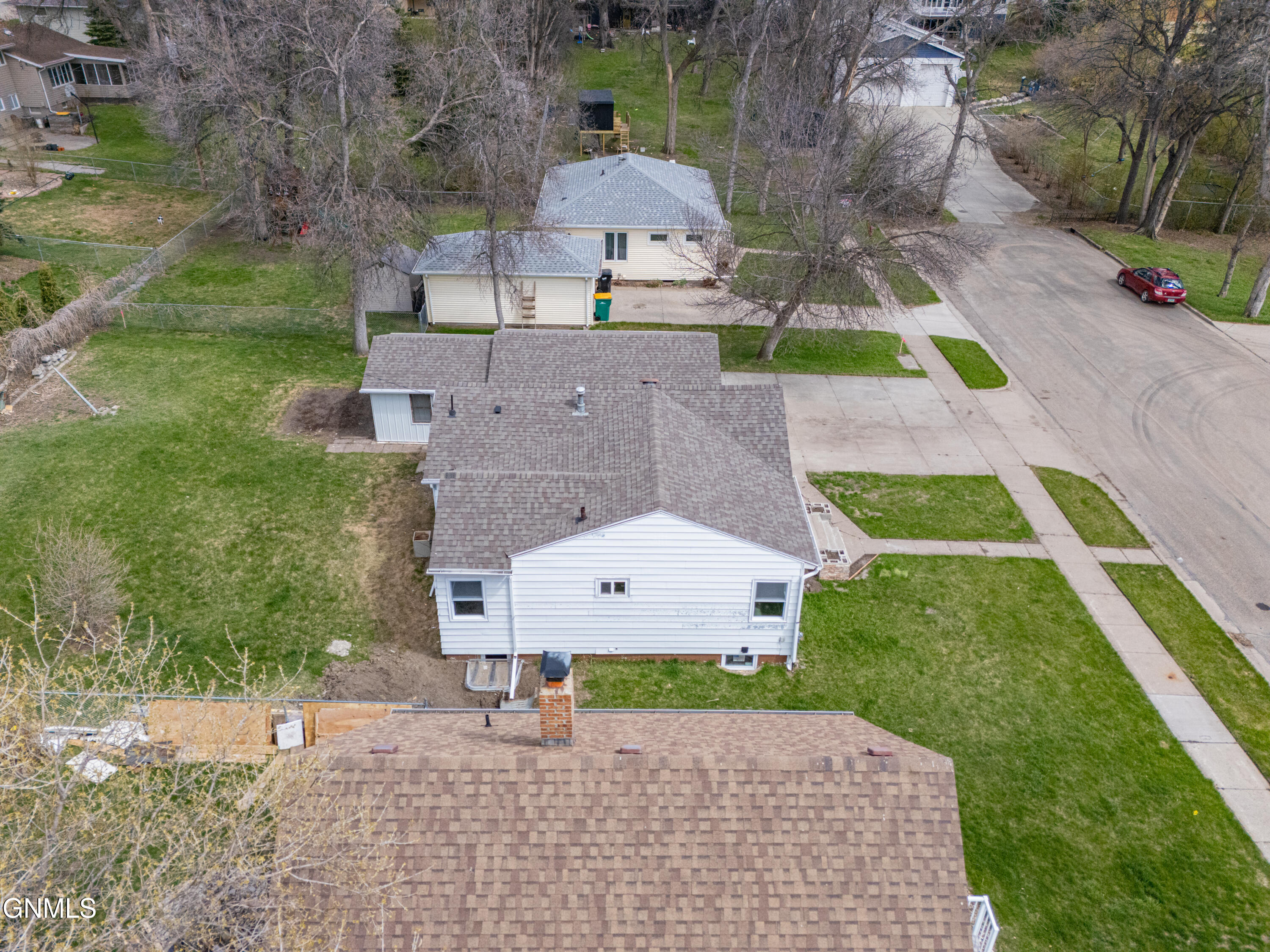 main property photo 40