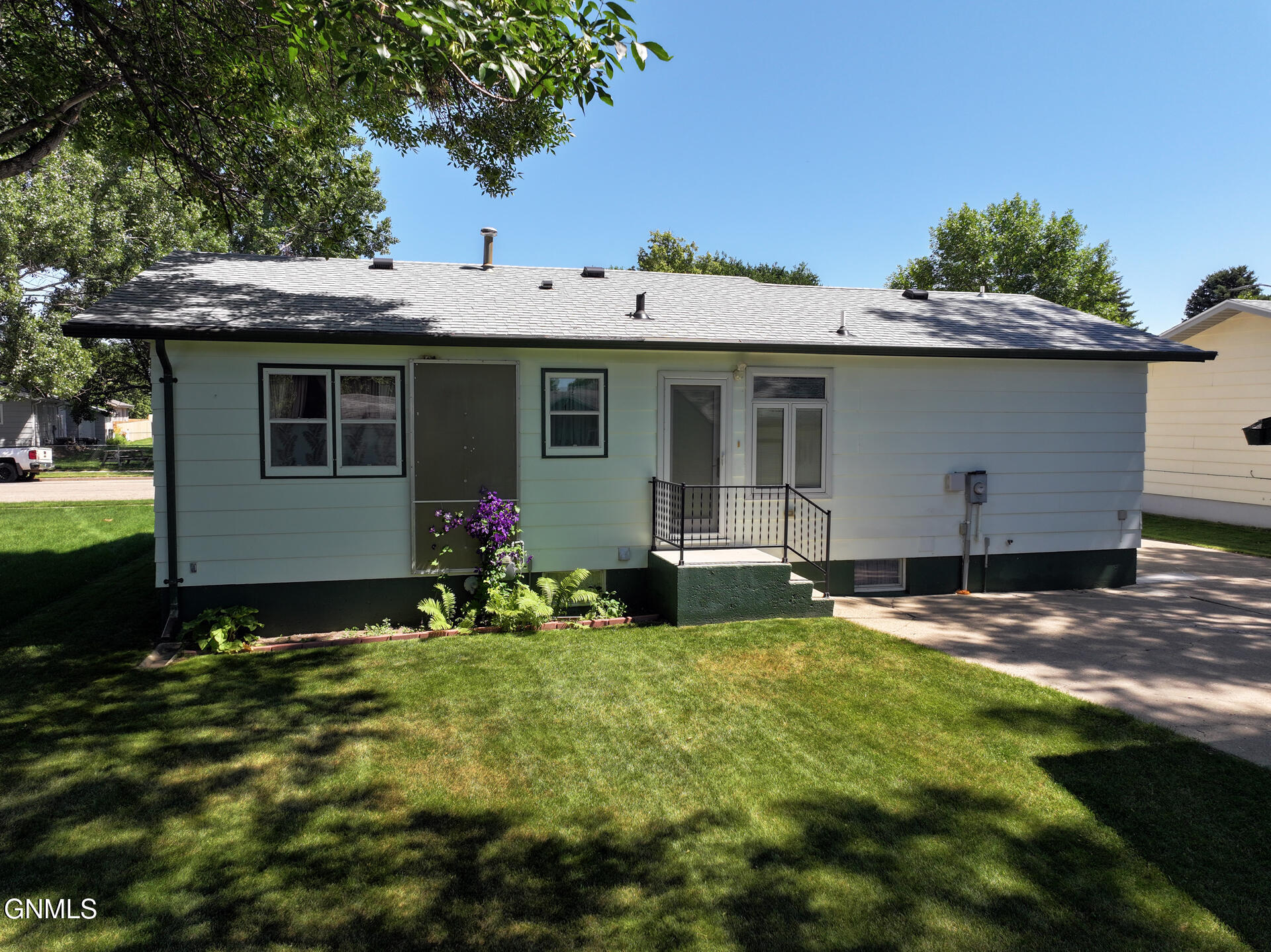 main property photo 39