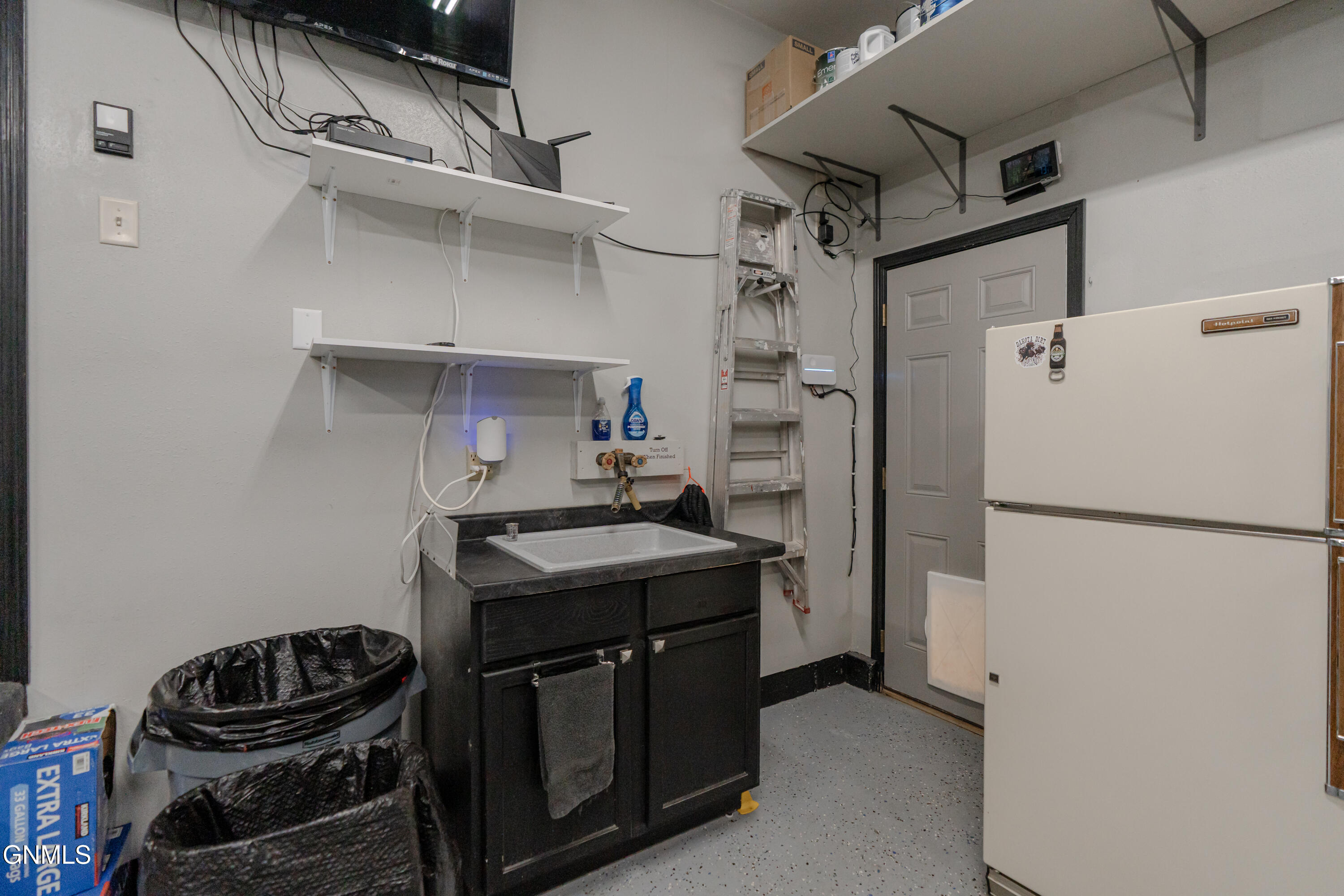 main property photo 75