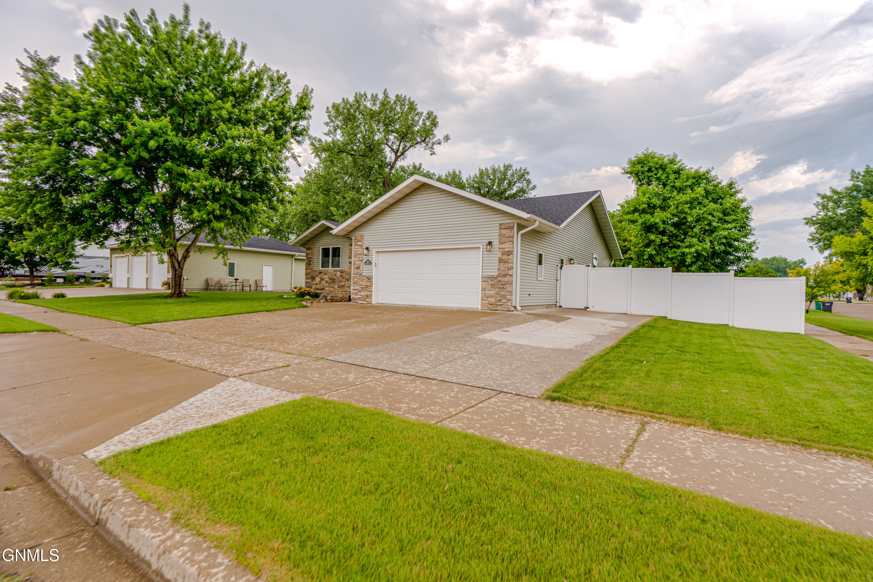 main property photo 80