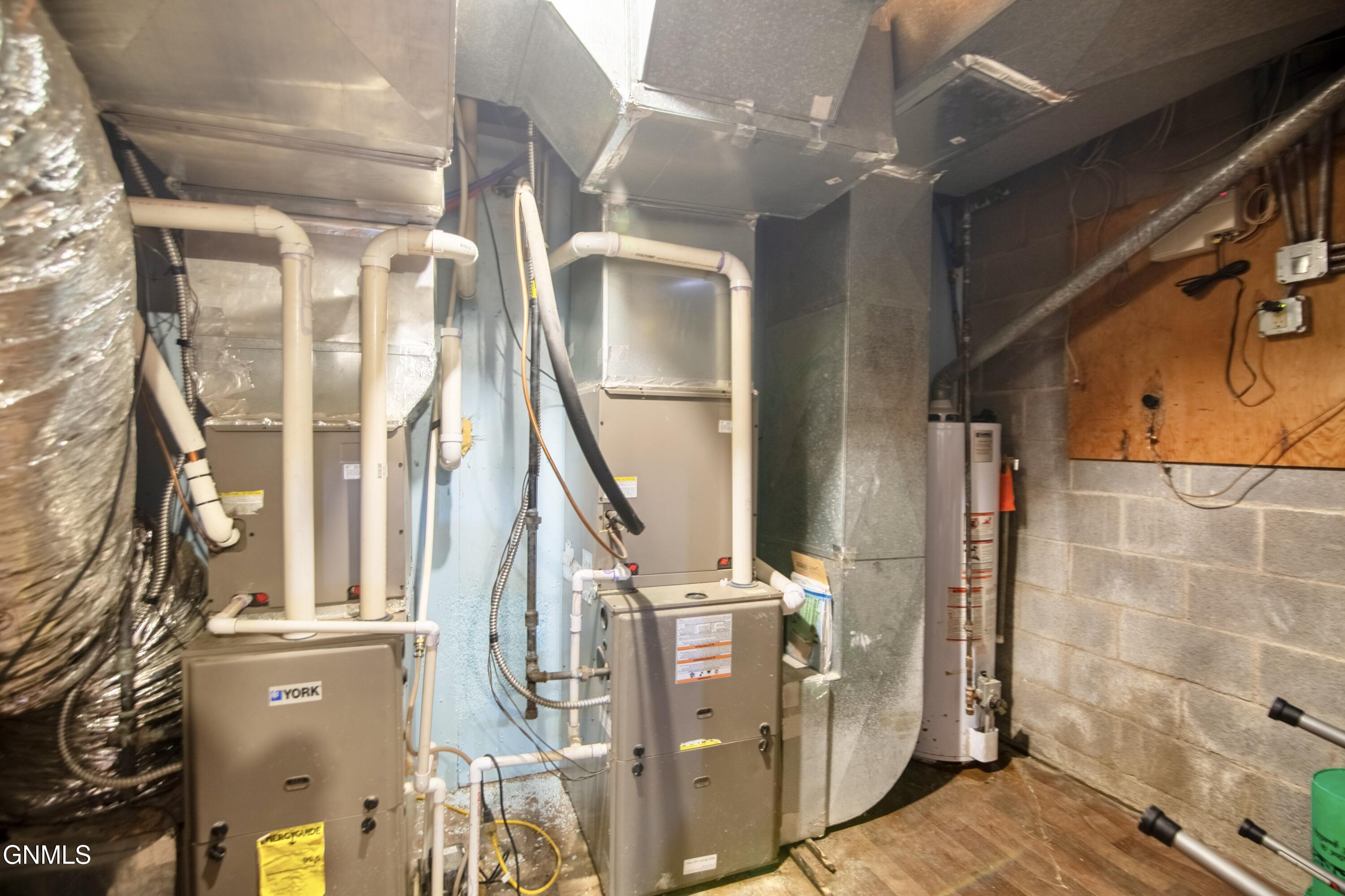 main property photo 40
