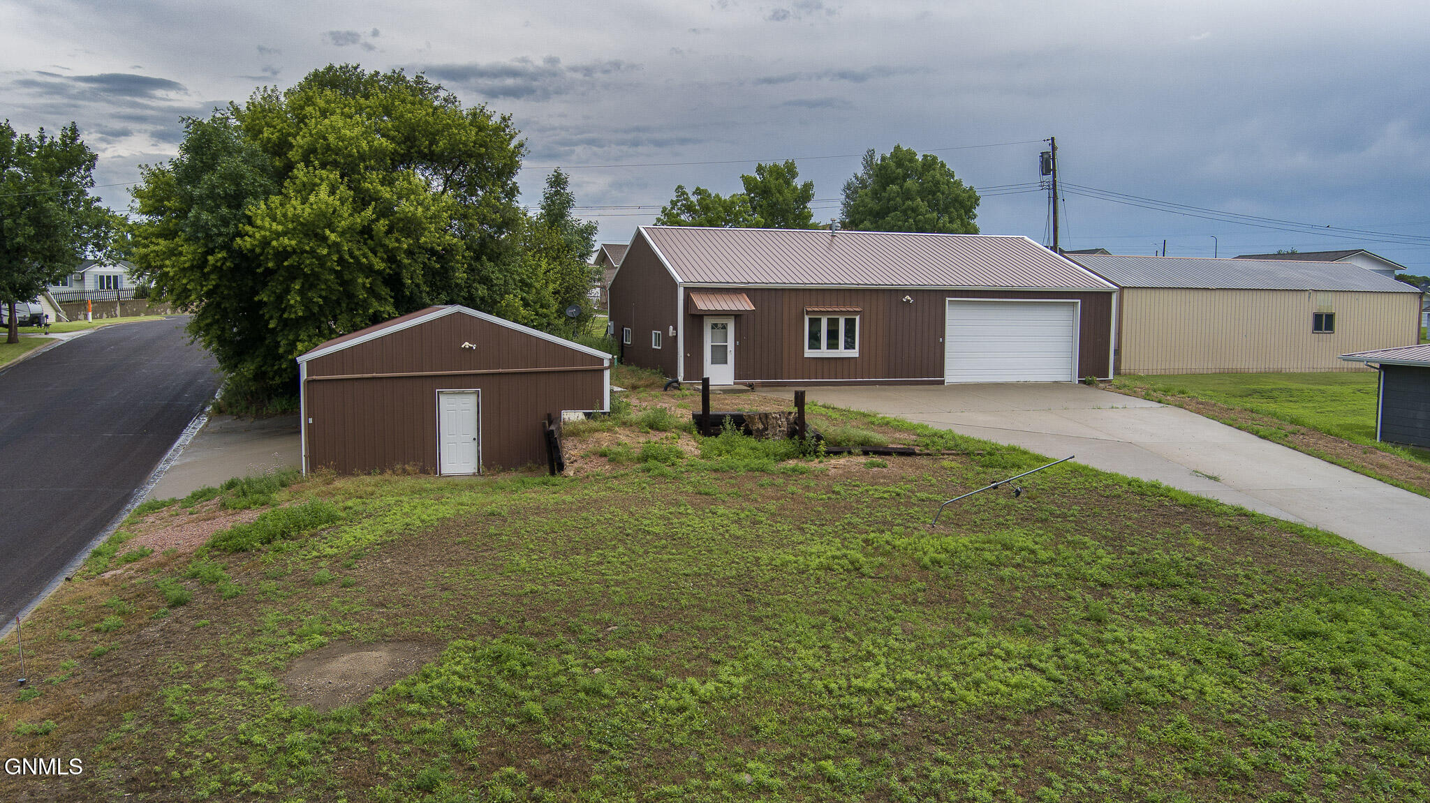 main property photo 13