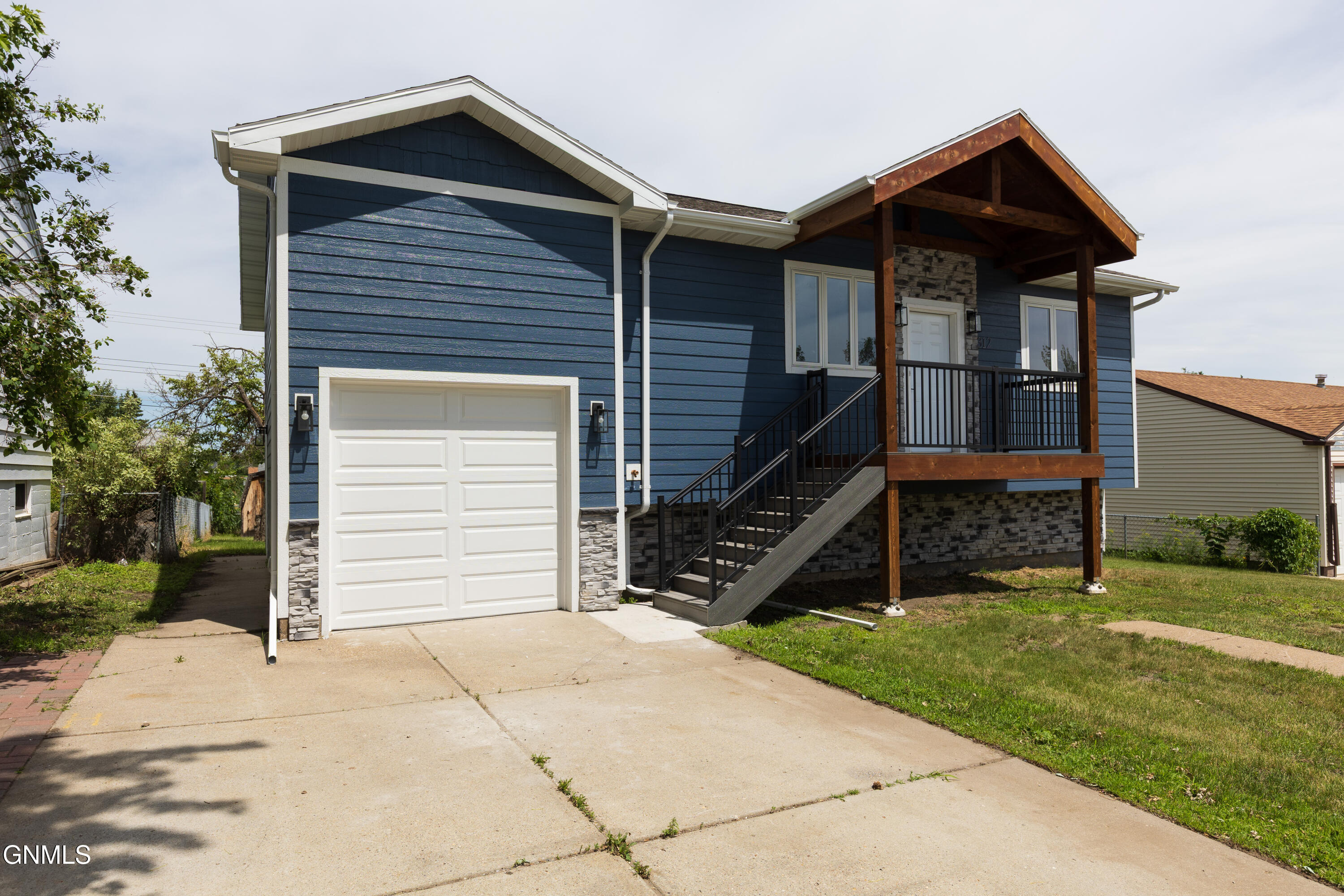 main property photo 19