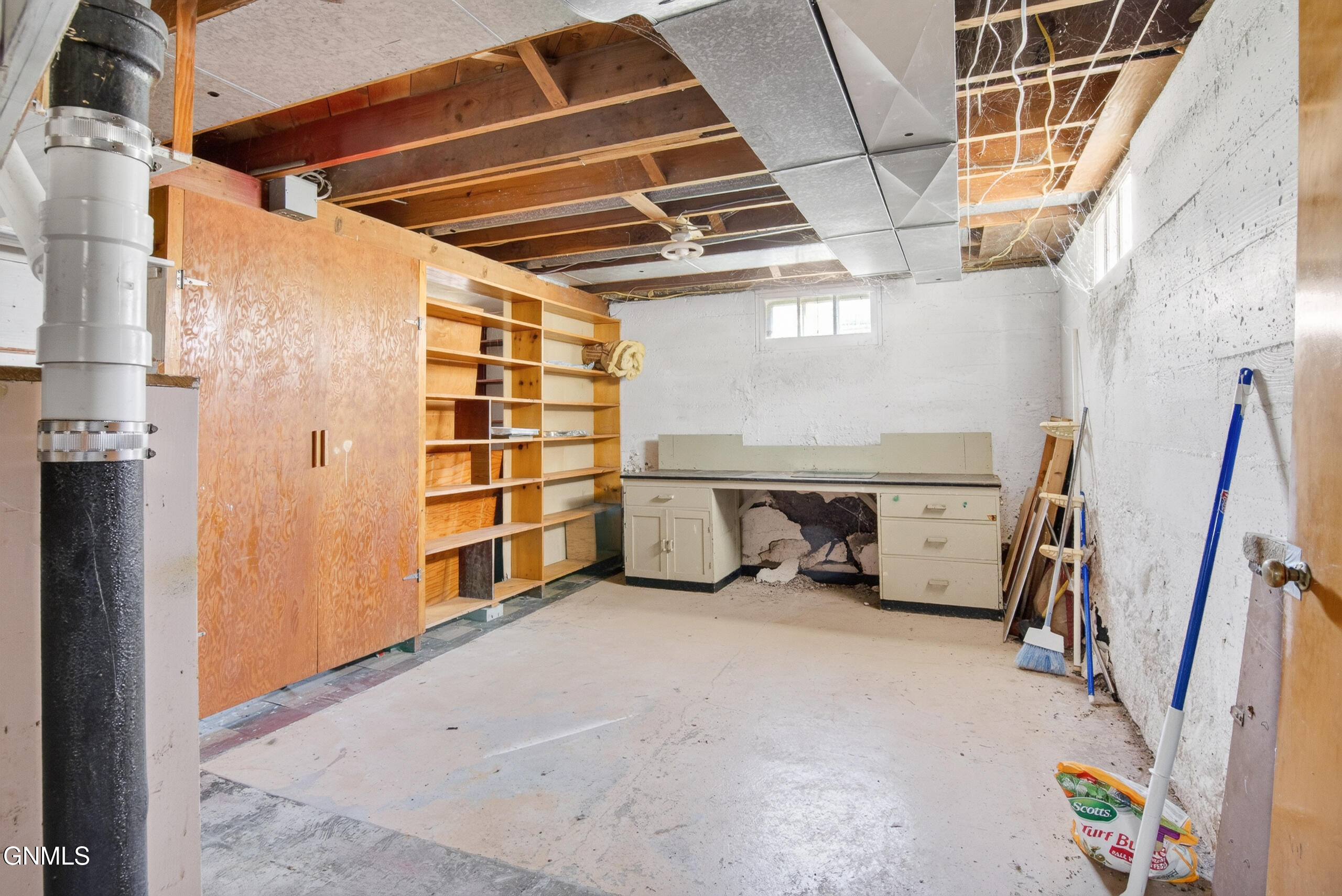 main property photo 14