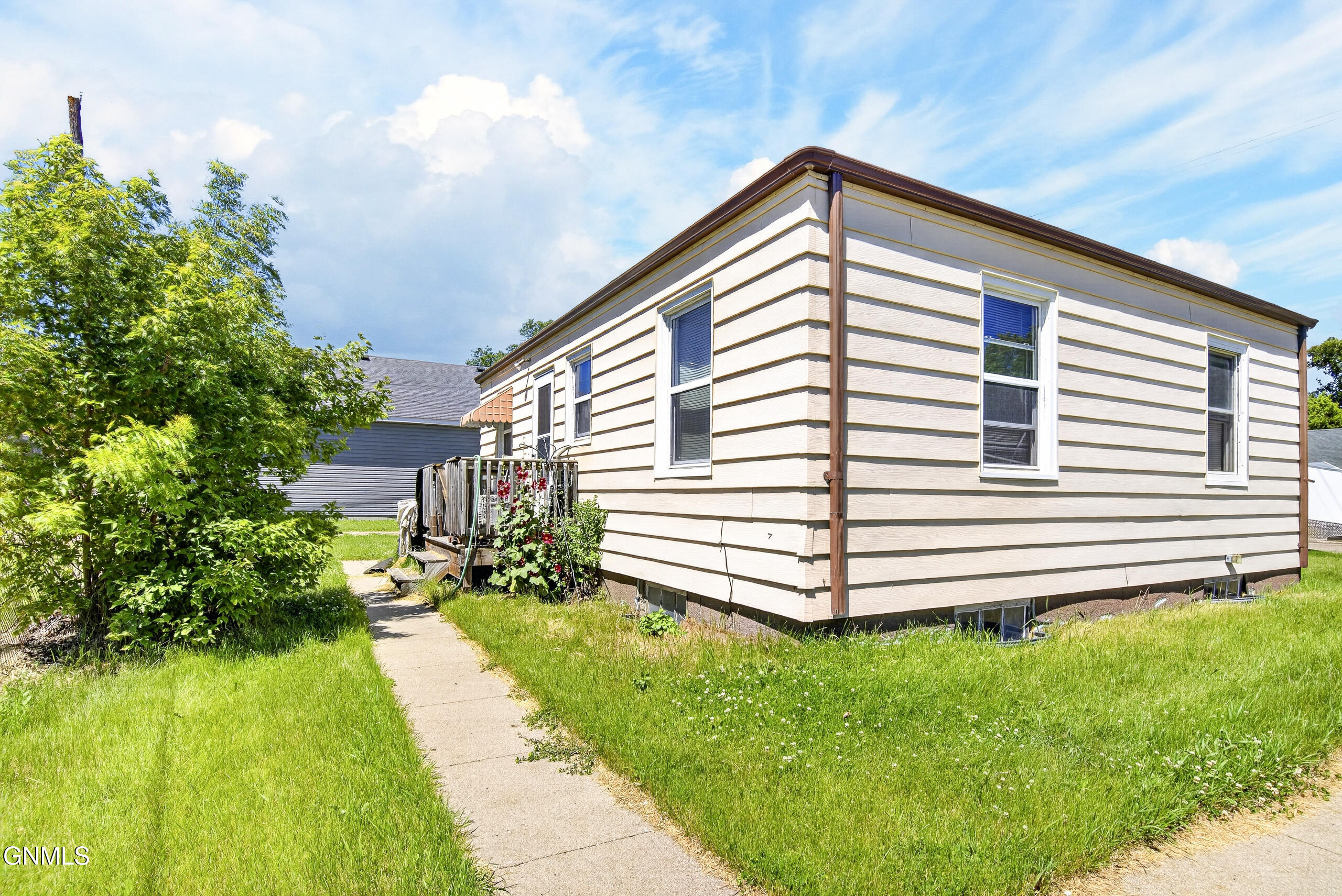 main property photo 20