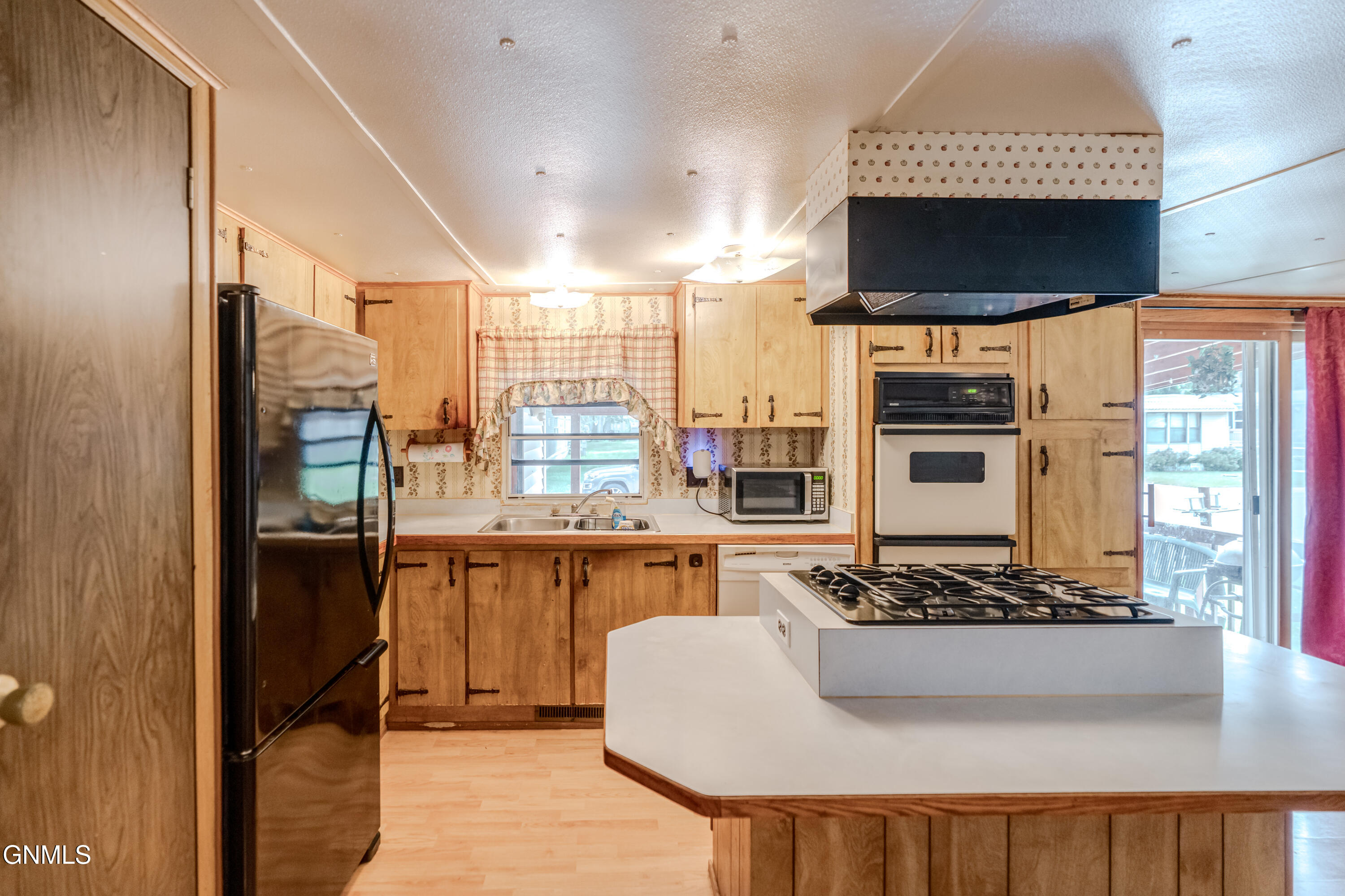 main property photo 11