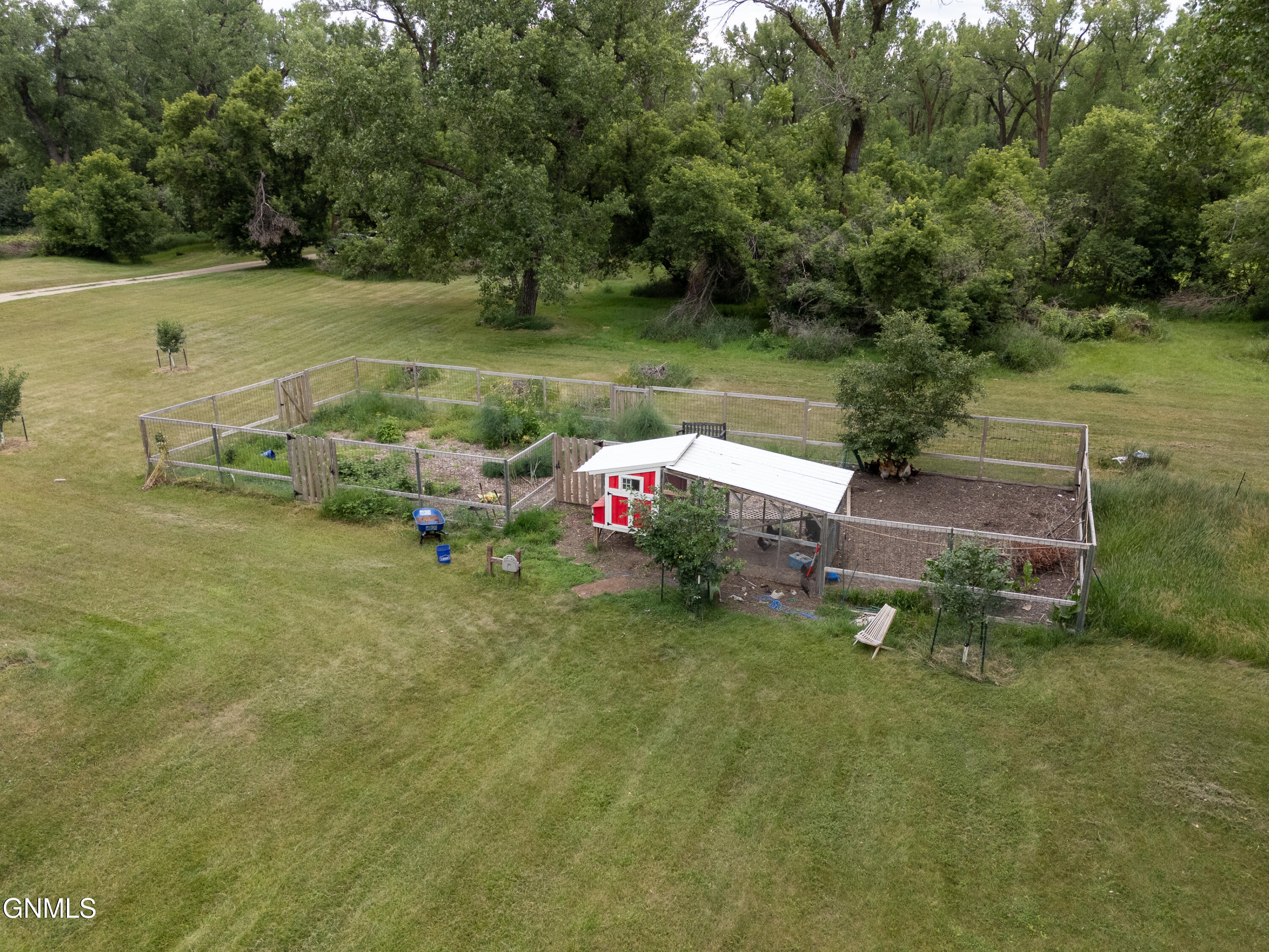 main property photo 30