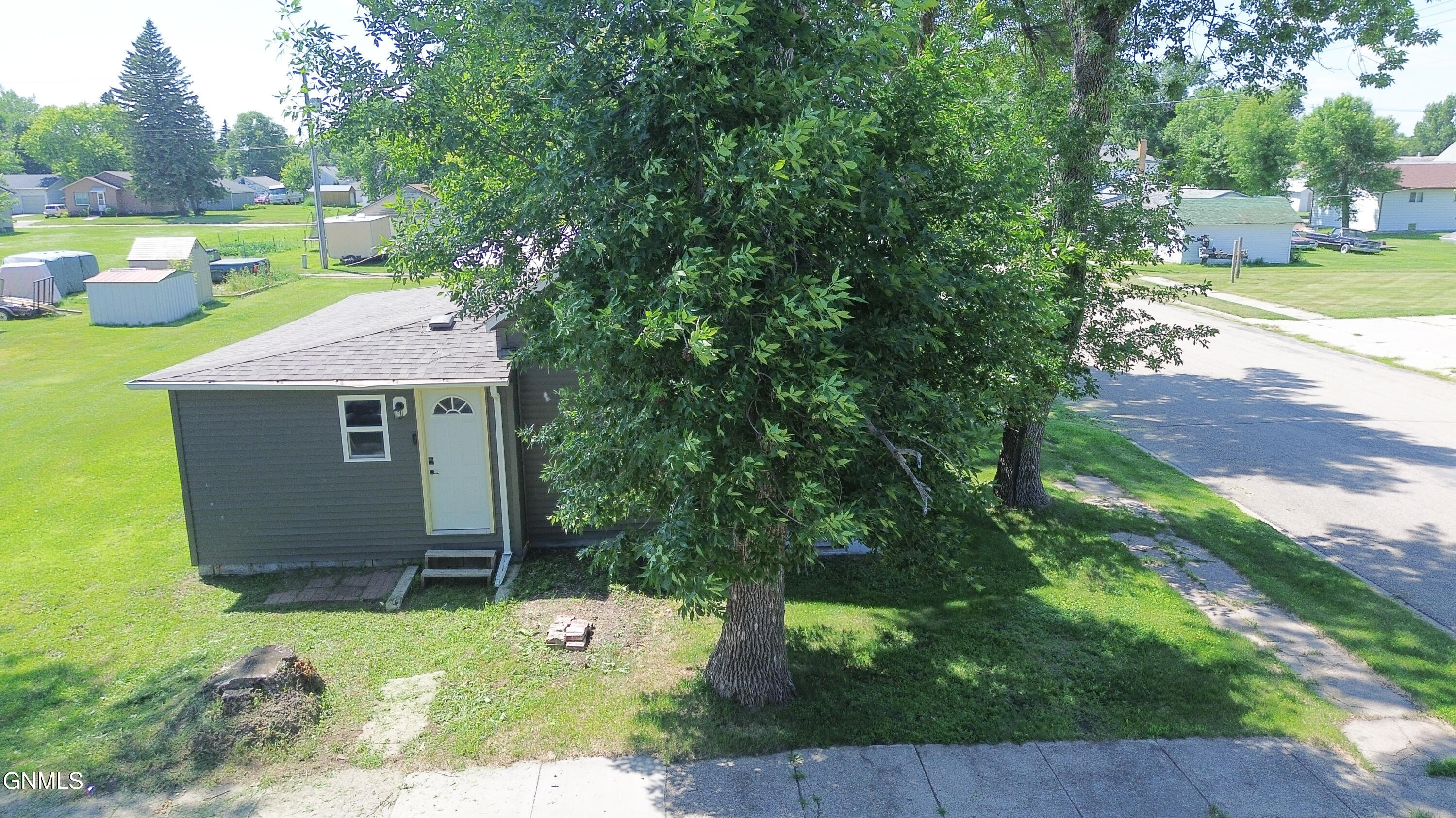 main property photo 10