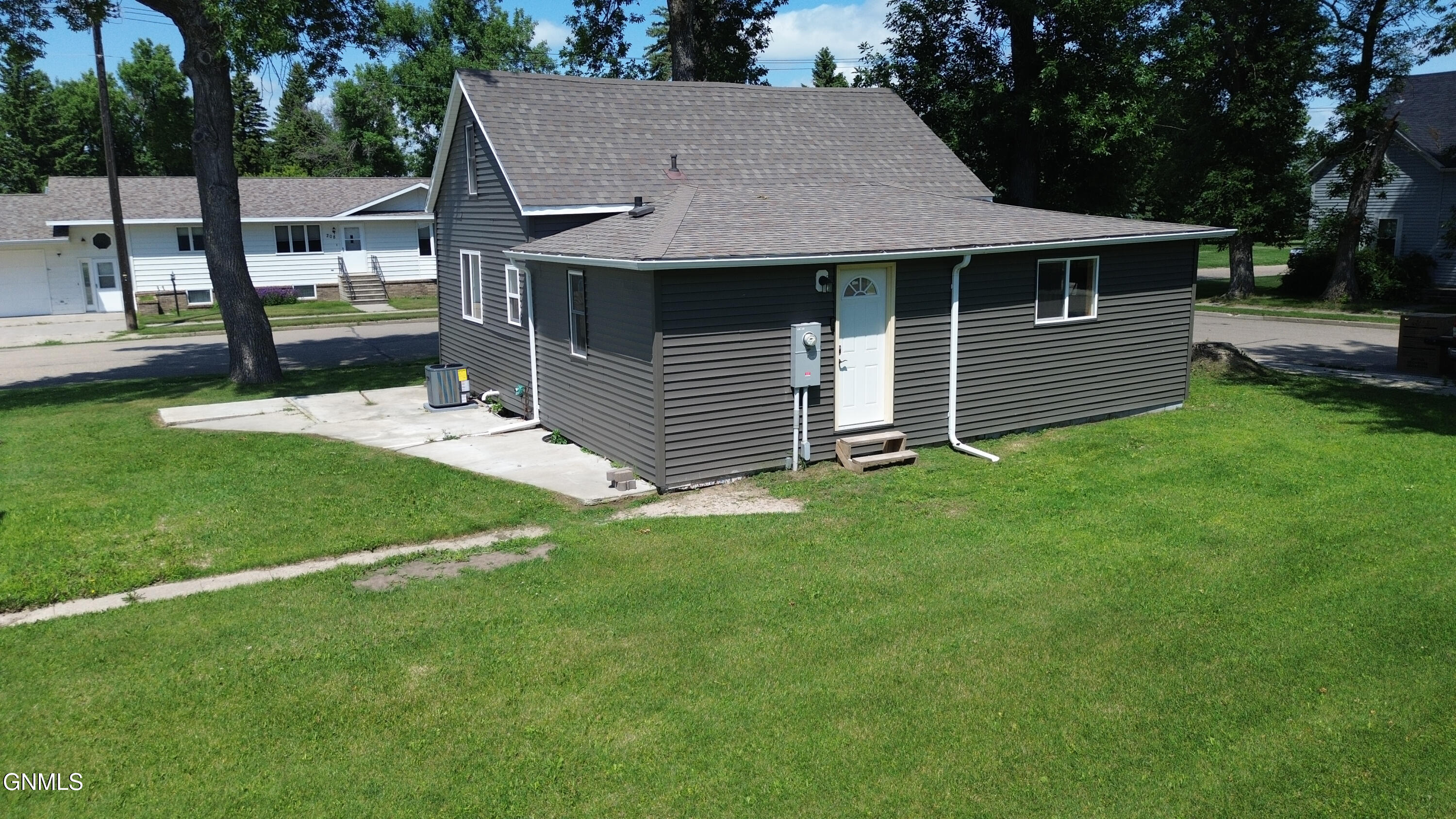 main property photo 7