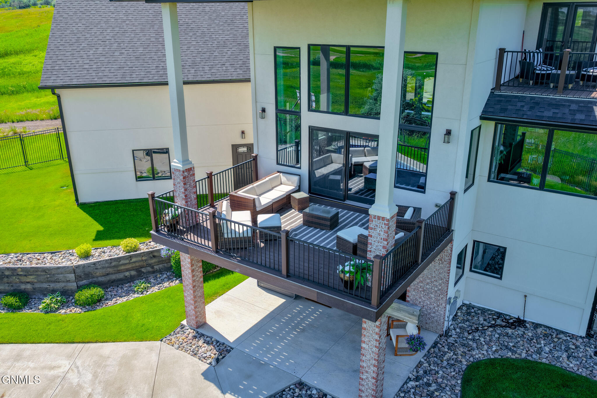 main property photo 14
