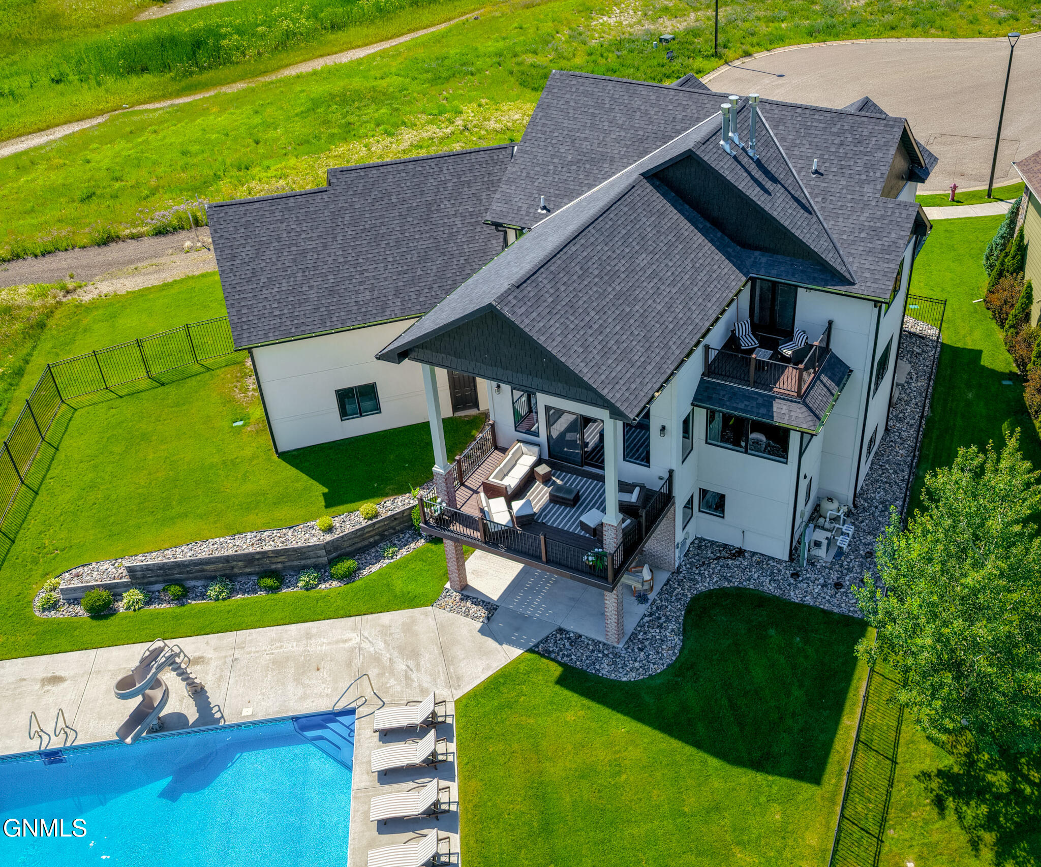 main property photo 5
