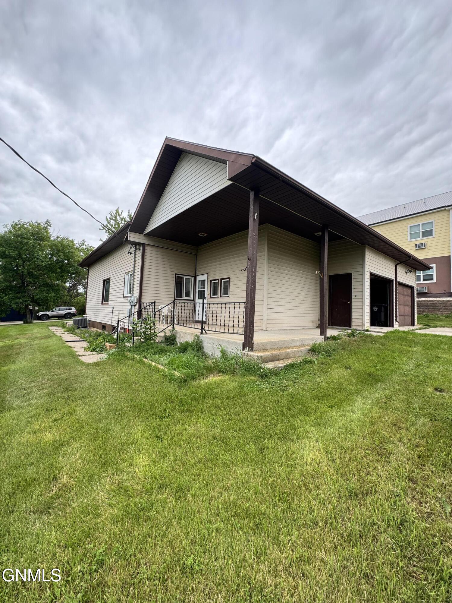 main property photo 32