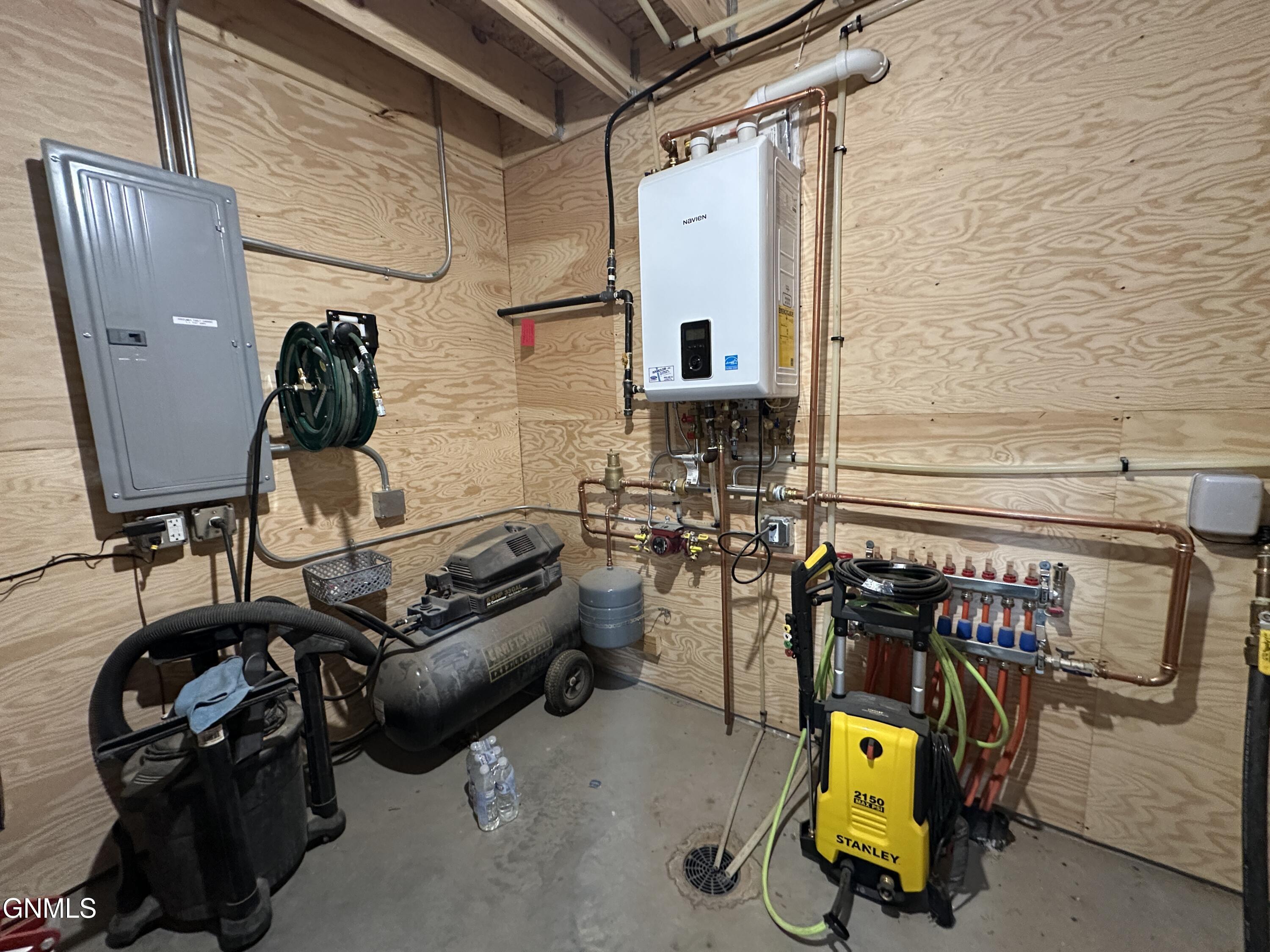 main property photo 6