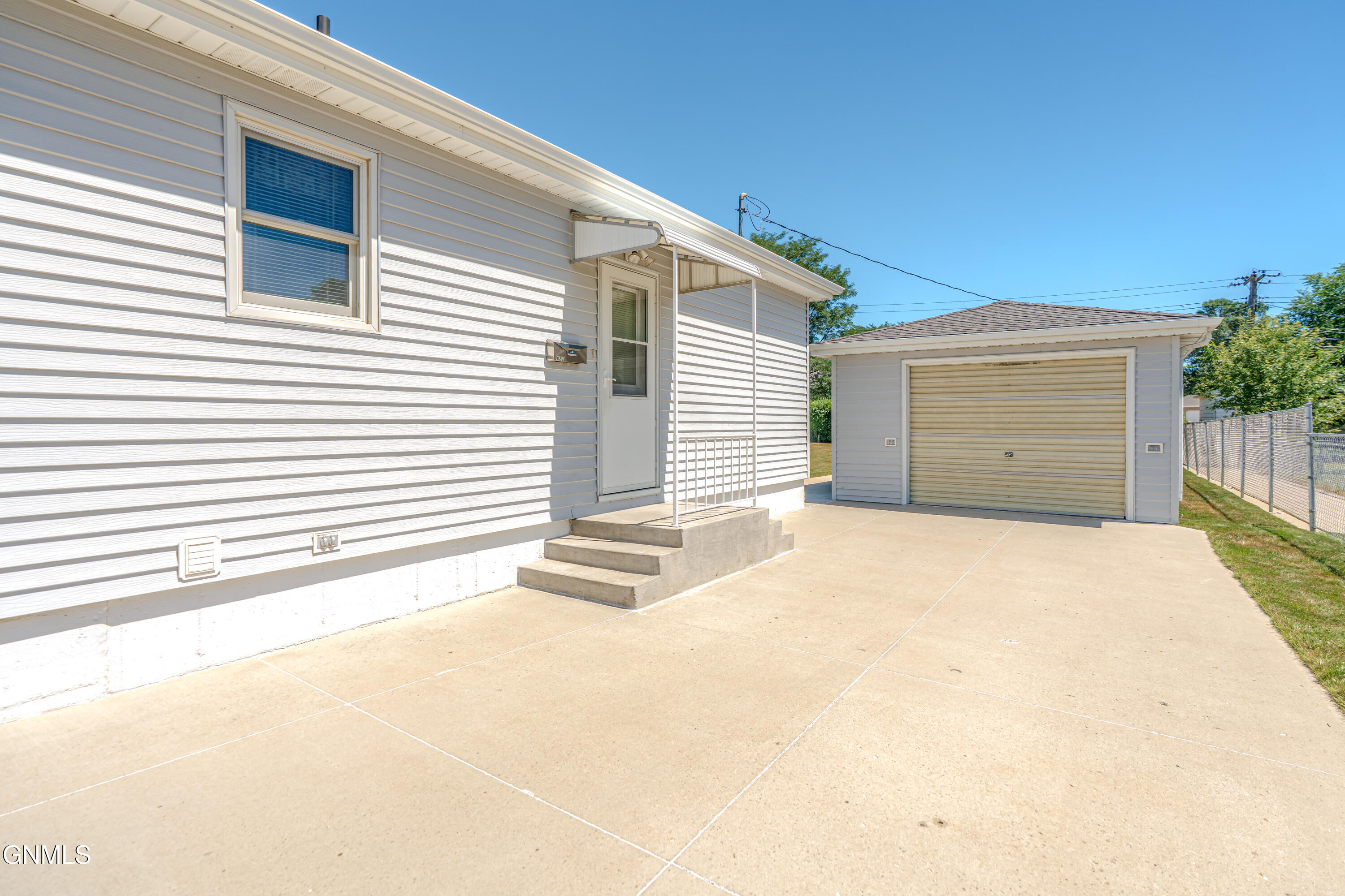 main property photo 59