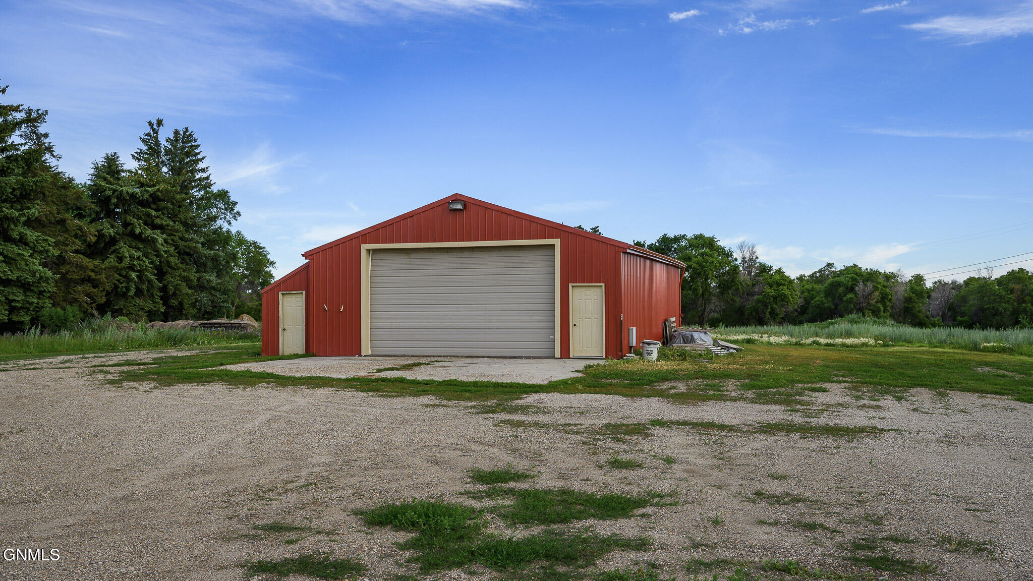 main property photo 40