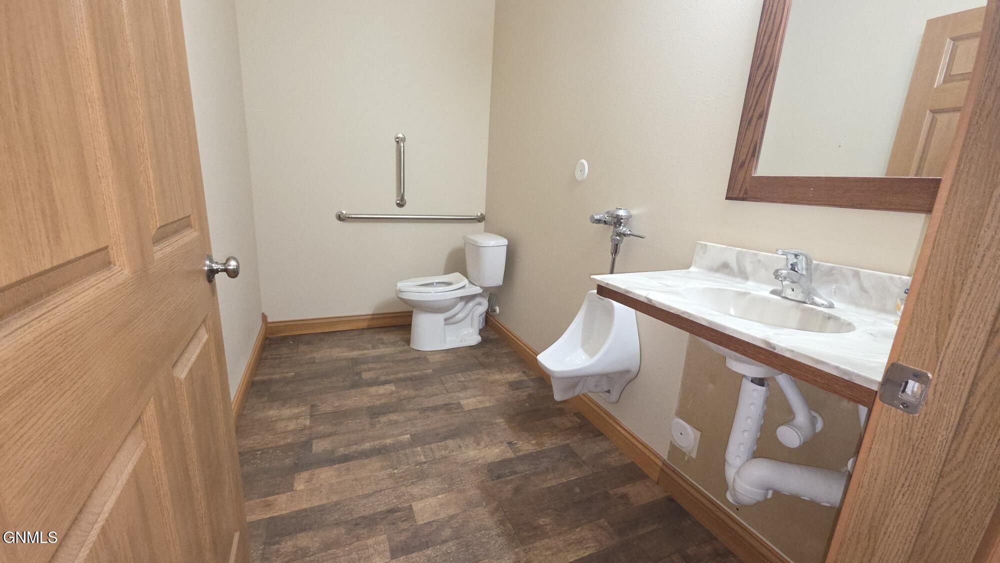 main property photo 27