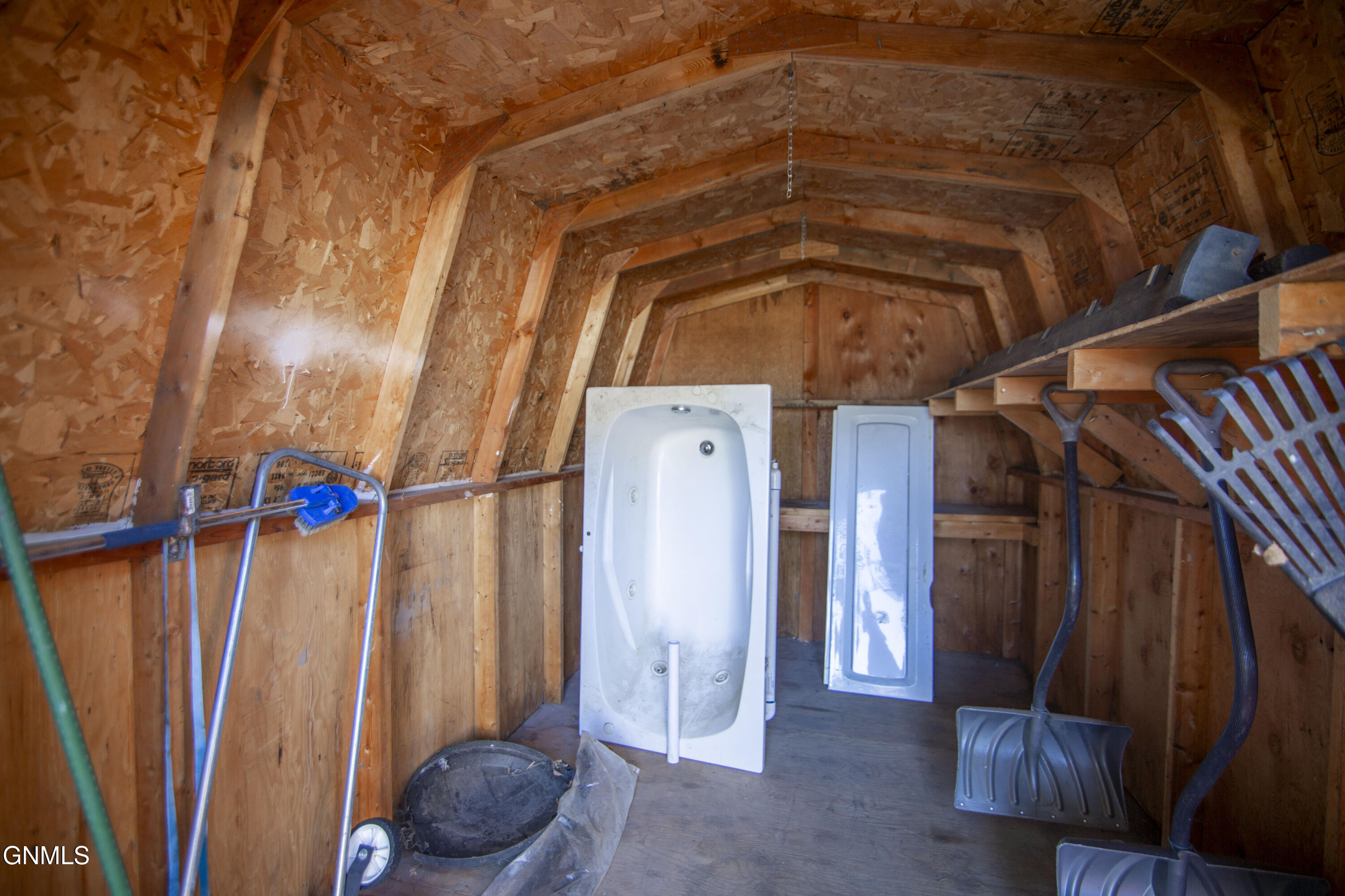 main property photo 20