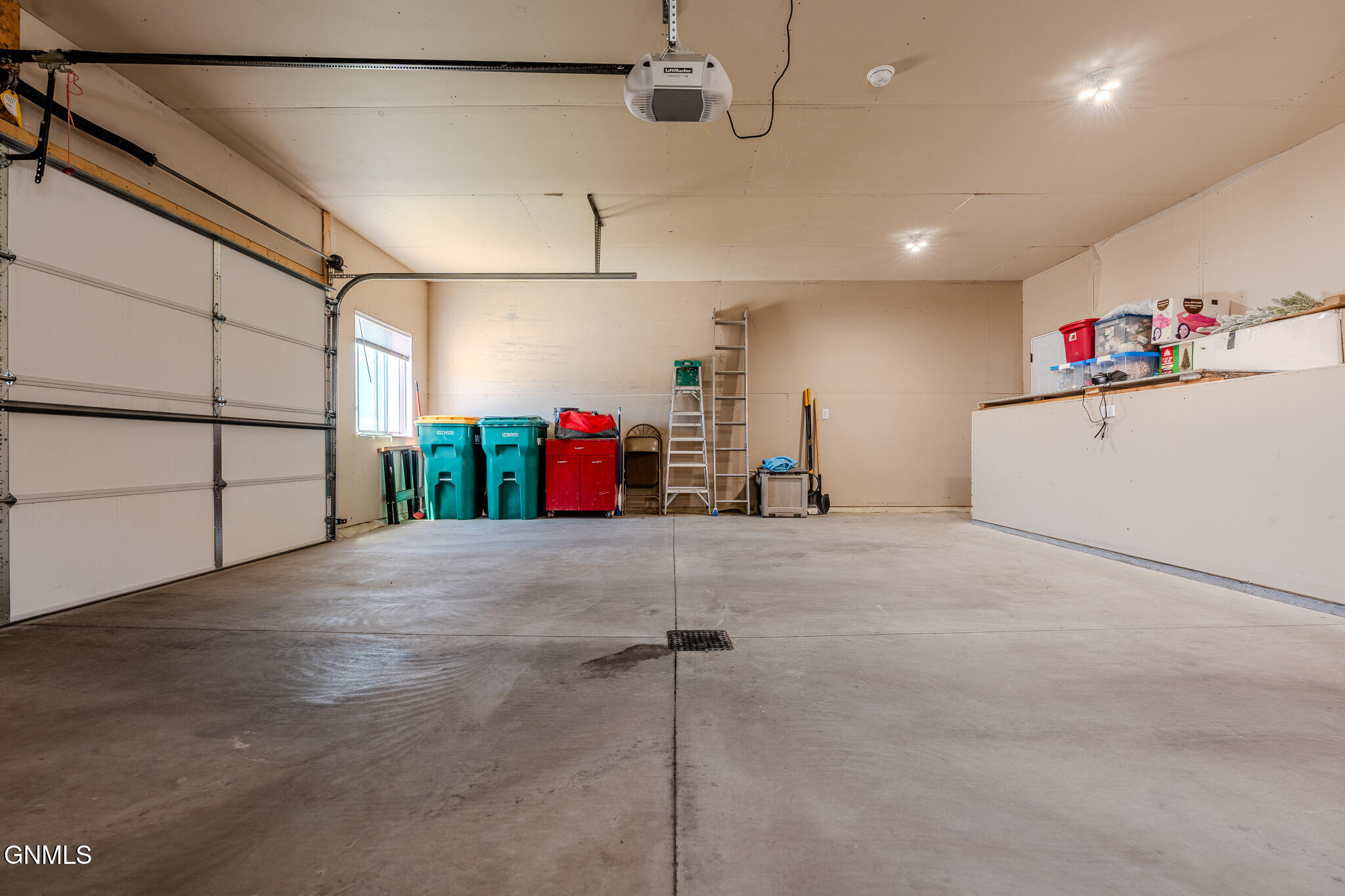 main property photo 53