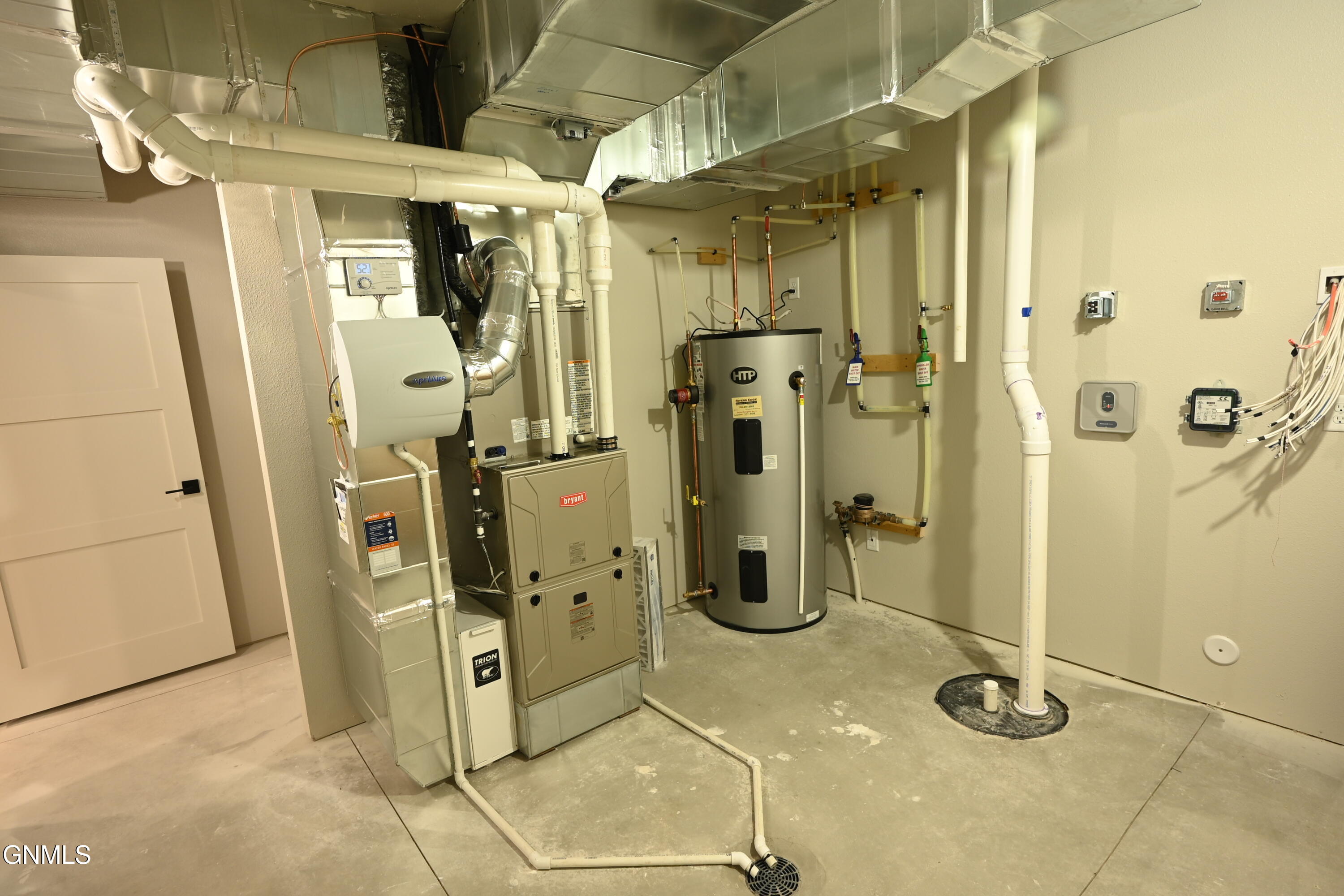 main property photo 34
