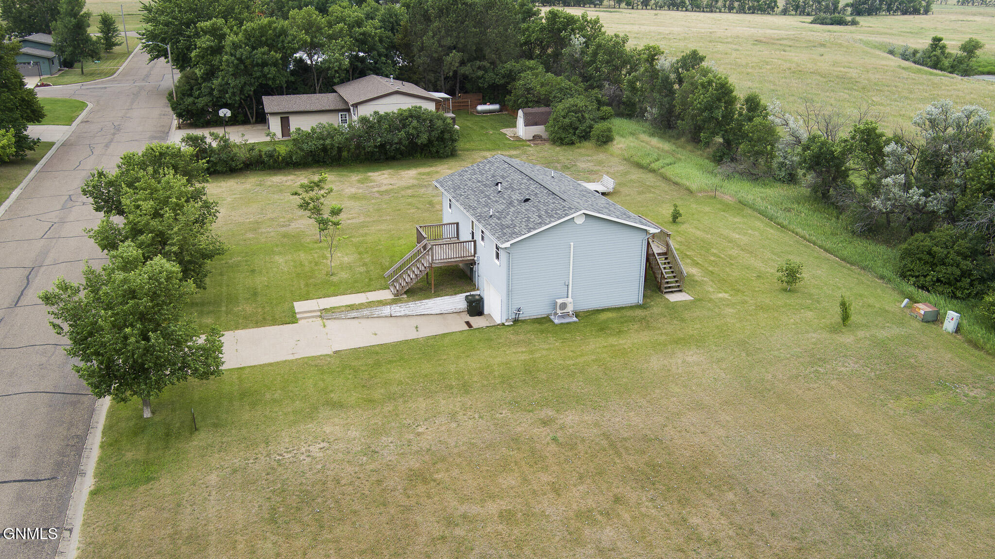 main property photo 37