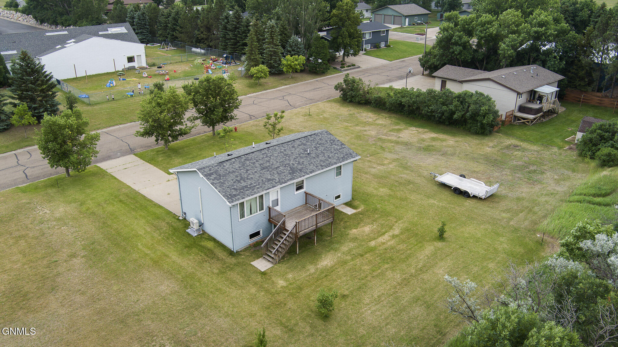 main property photo 38