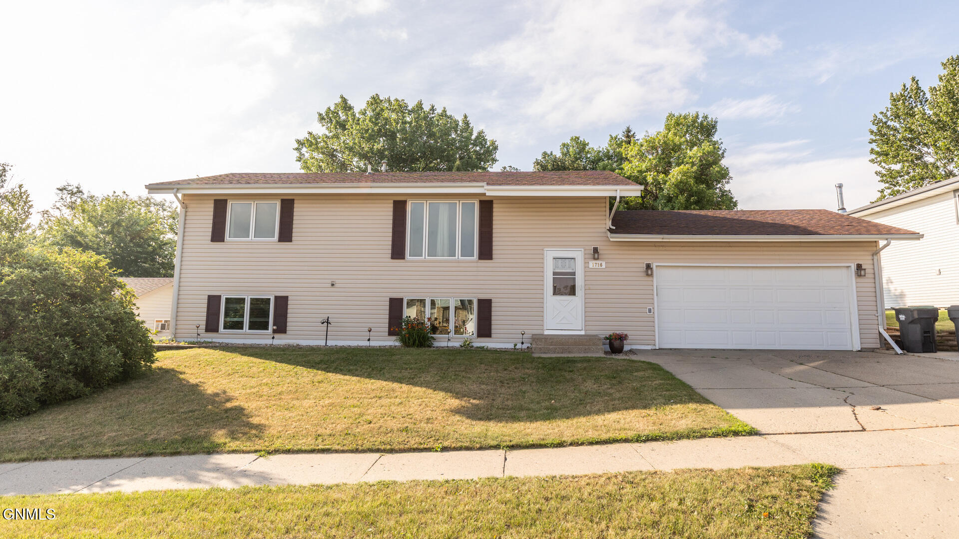 main property photo 0