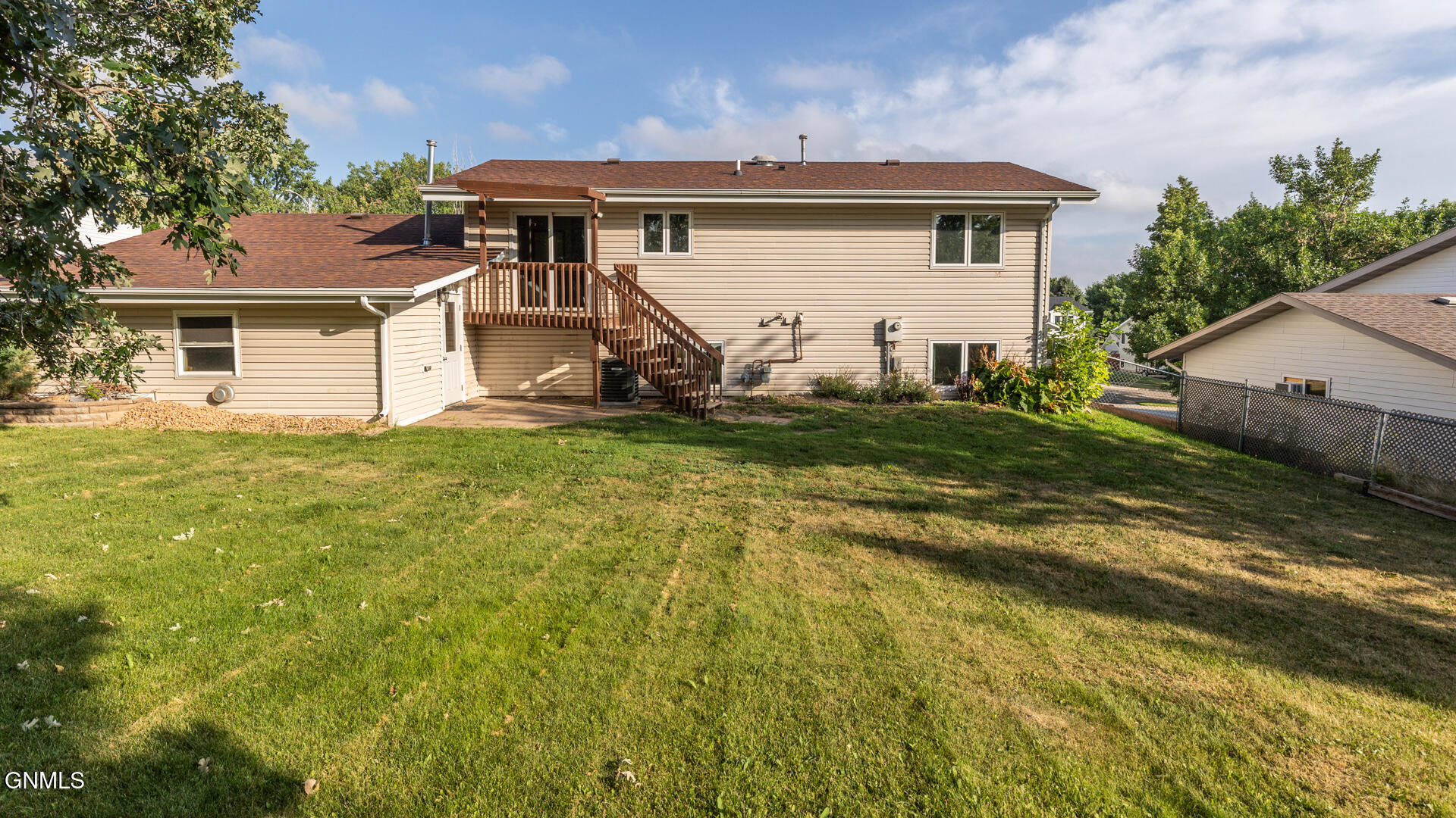 main property photo 18