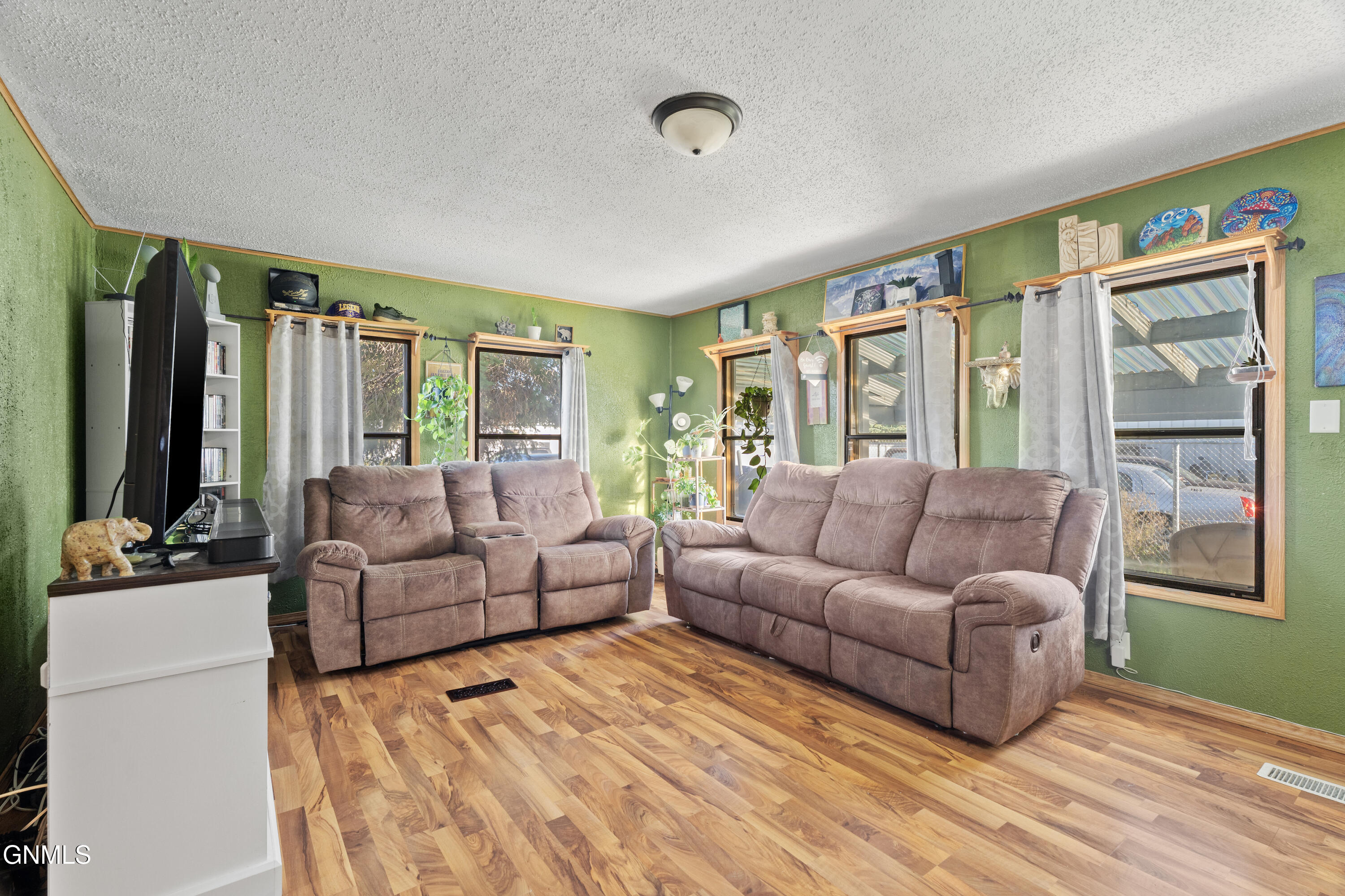 main property photo 3