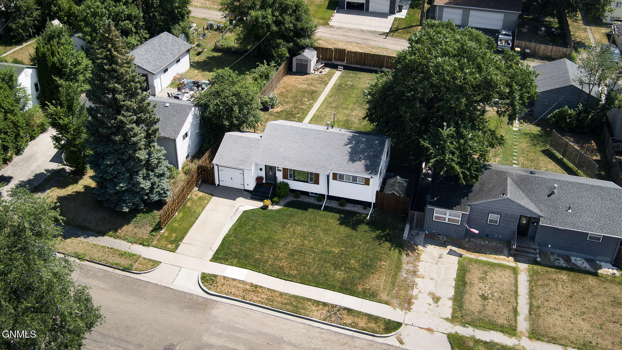 main property photo 33