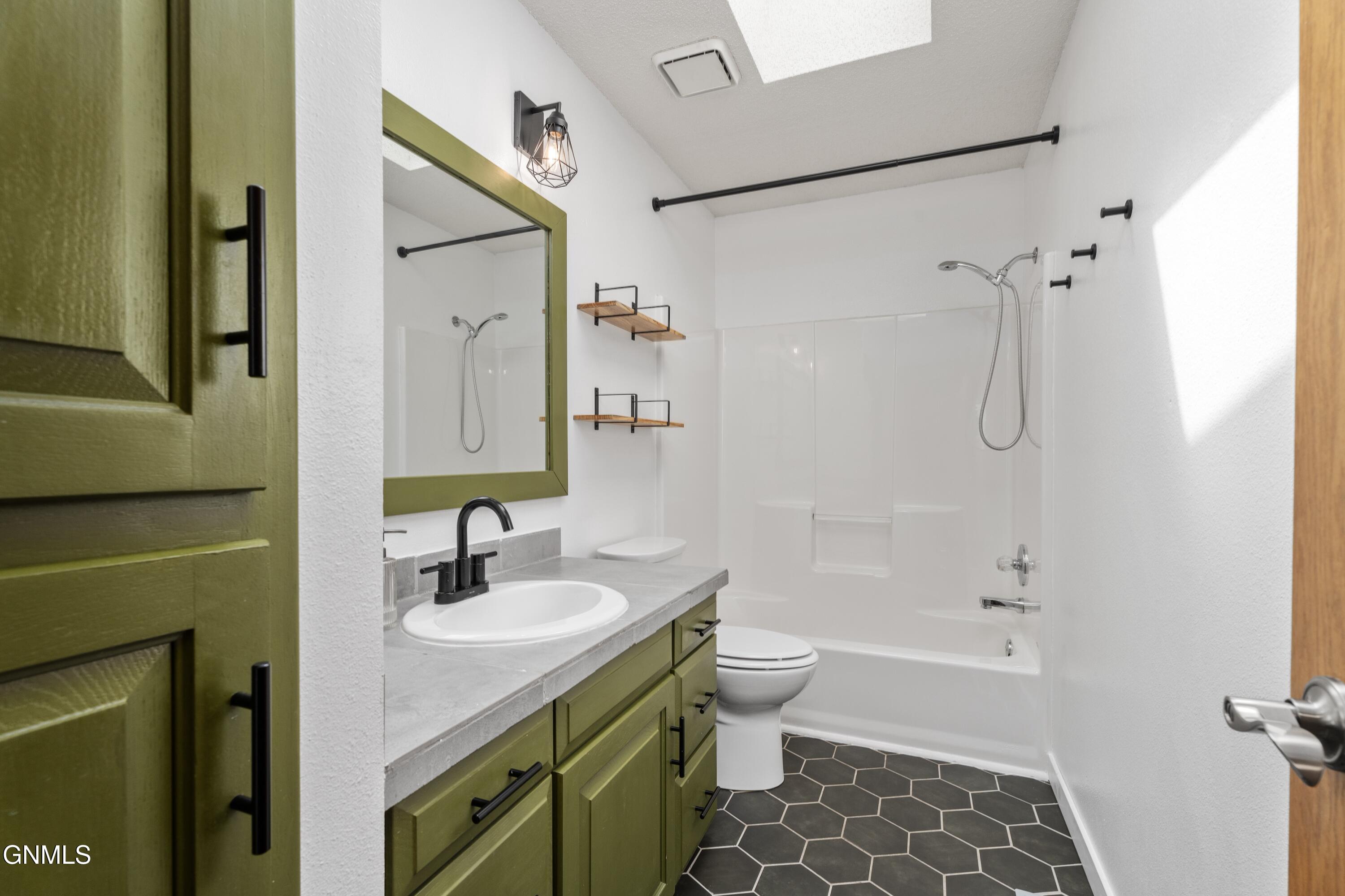 main property photo 11