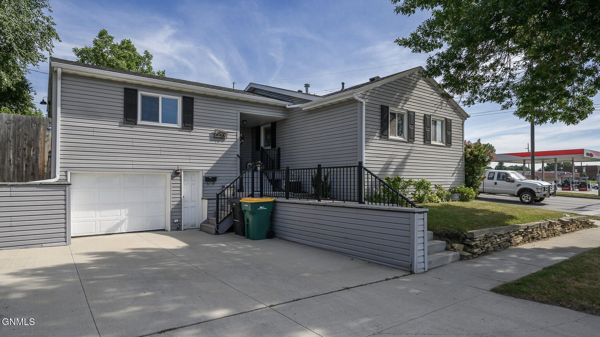 main property photo 0