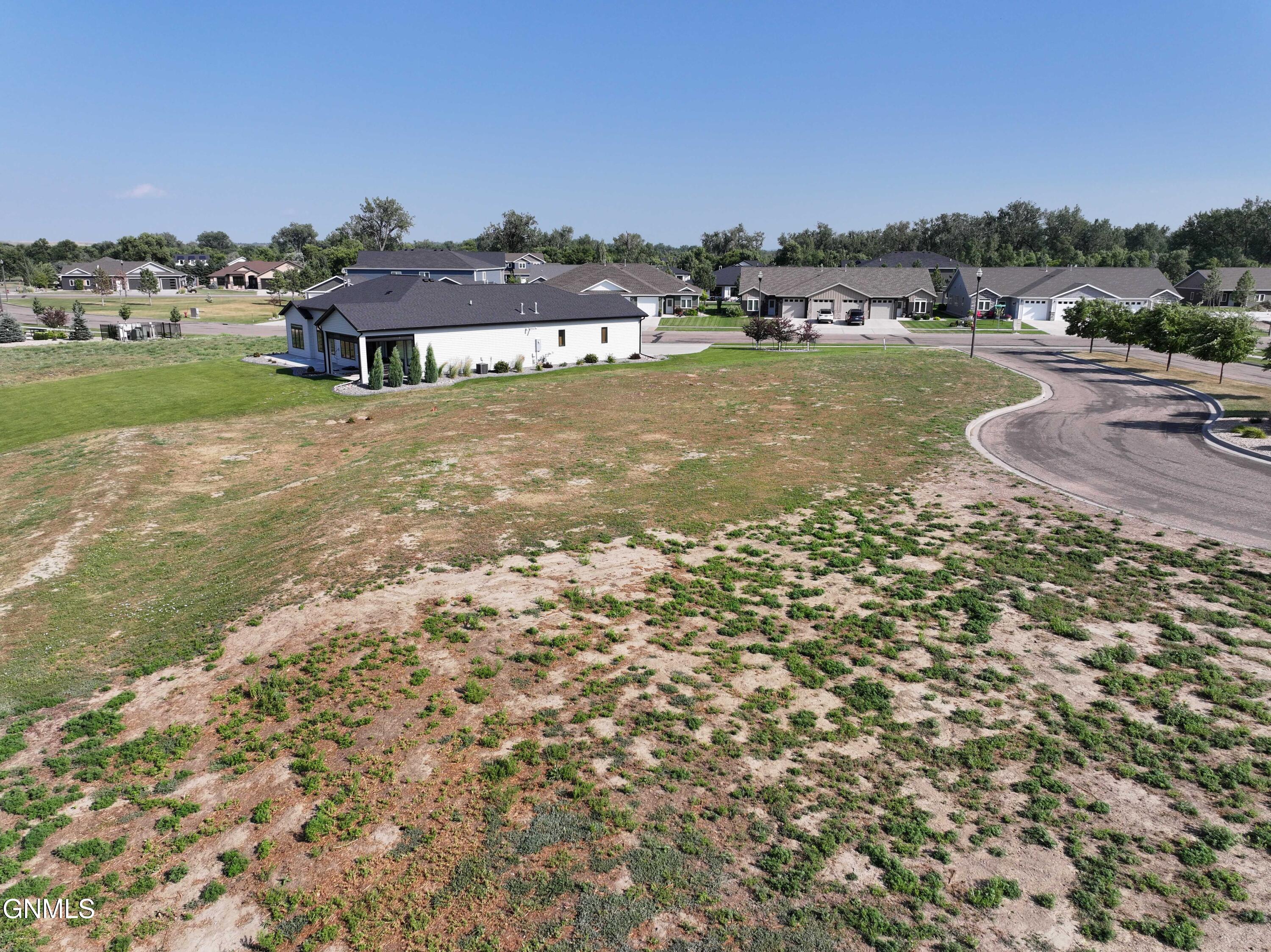 main property photo 11