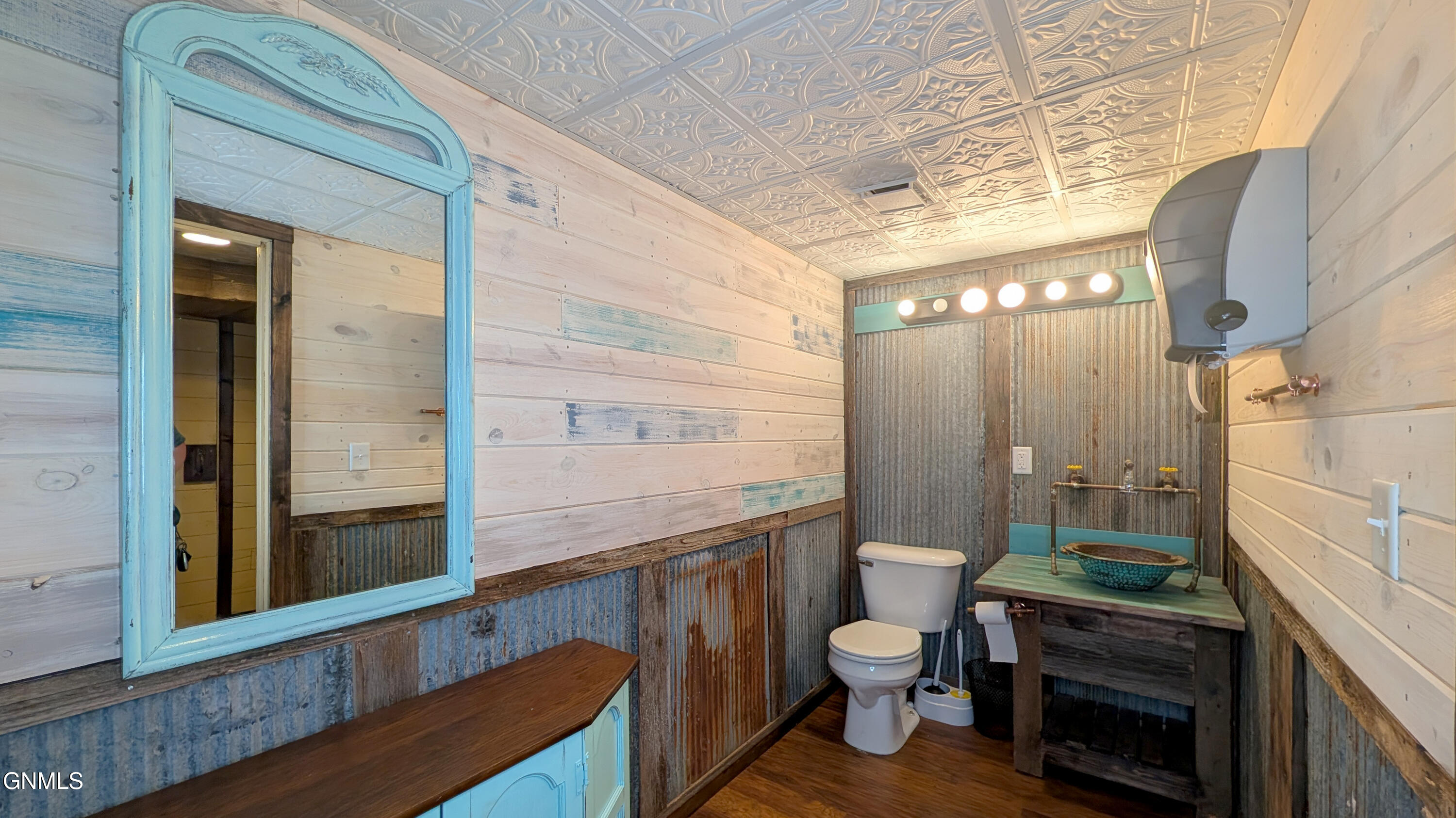 main property photo 30