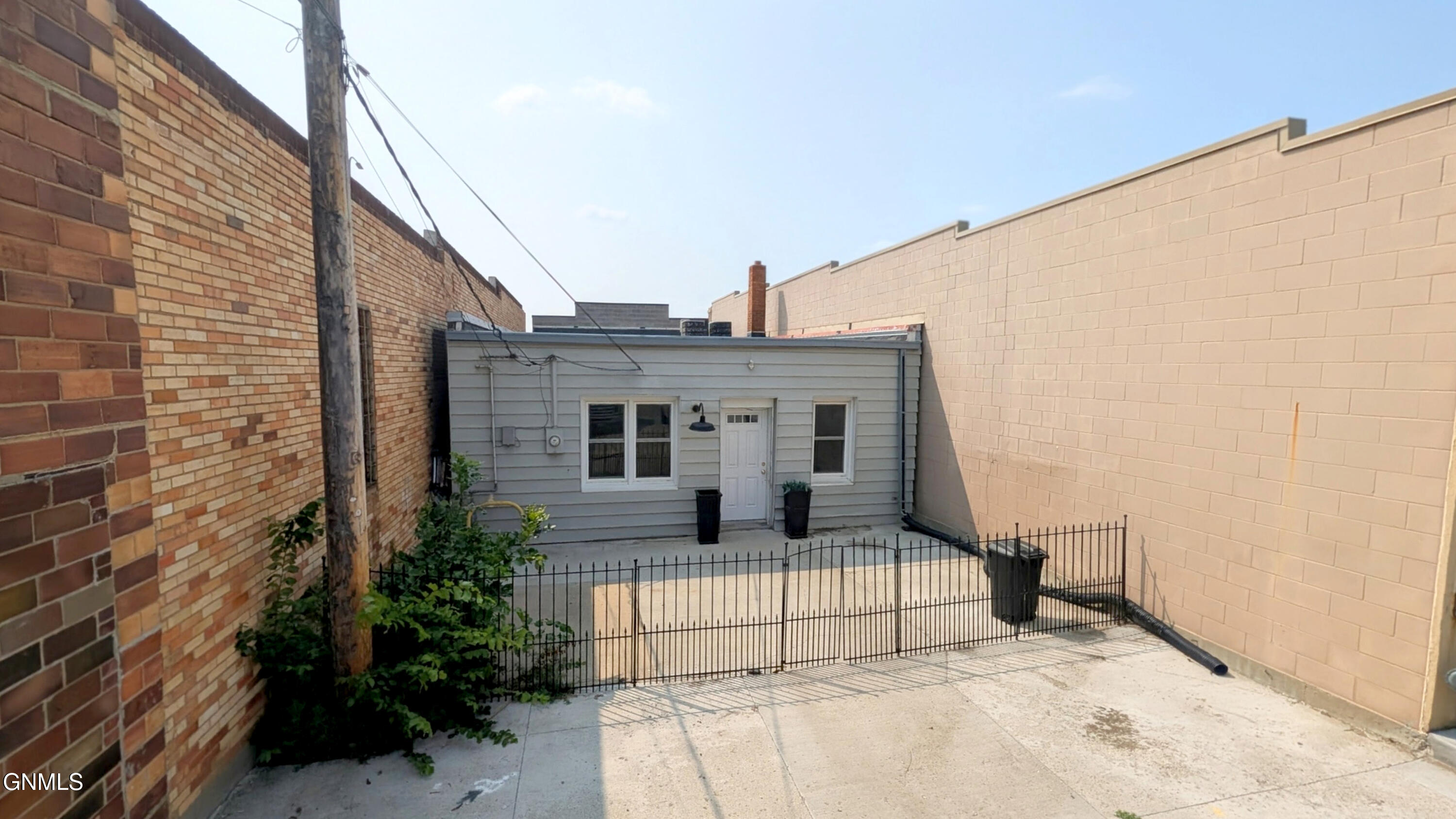 main property photo 38